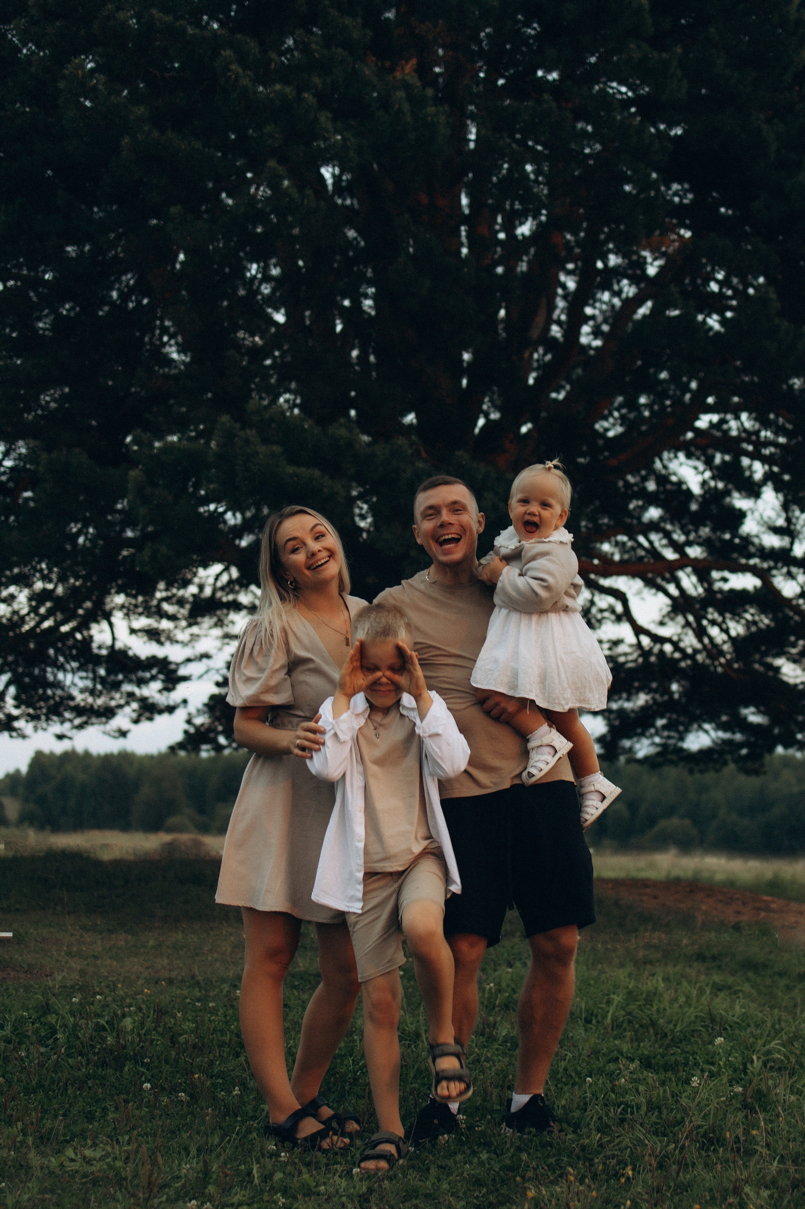 Наташа, Женя, Кирилл и Вика. Семейный фотограф в Ижевске Даша Денисова