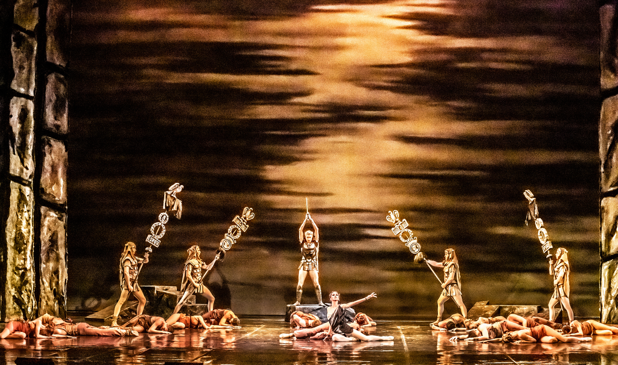 Балет Юрия Григоровича «Спартак» на сцене Зимнего театра г. Сочи. Фотограф в Сочи Юрий Шептаев