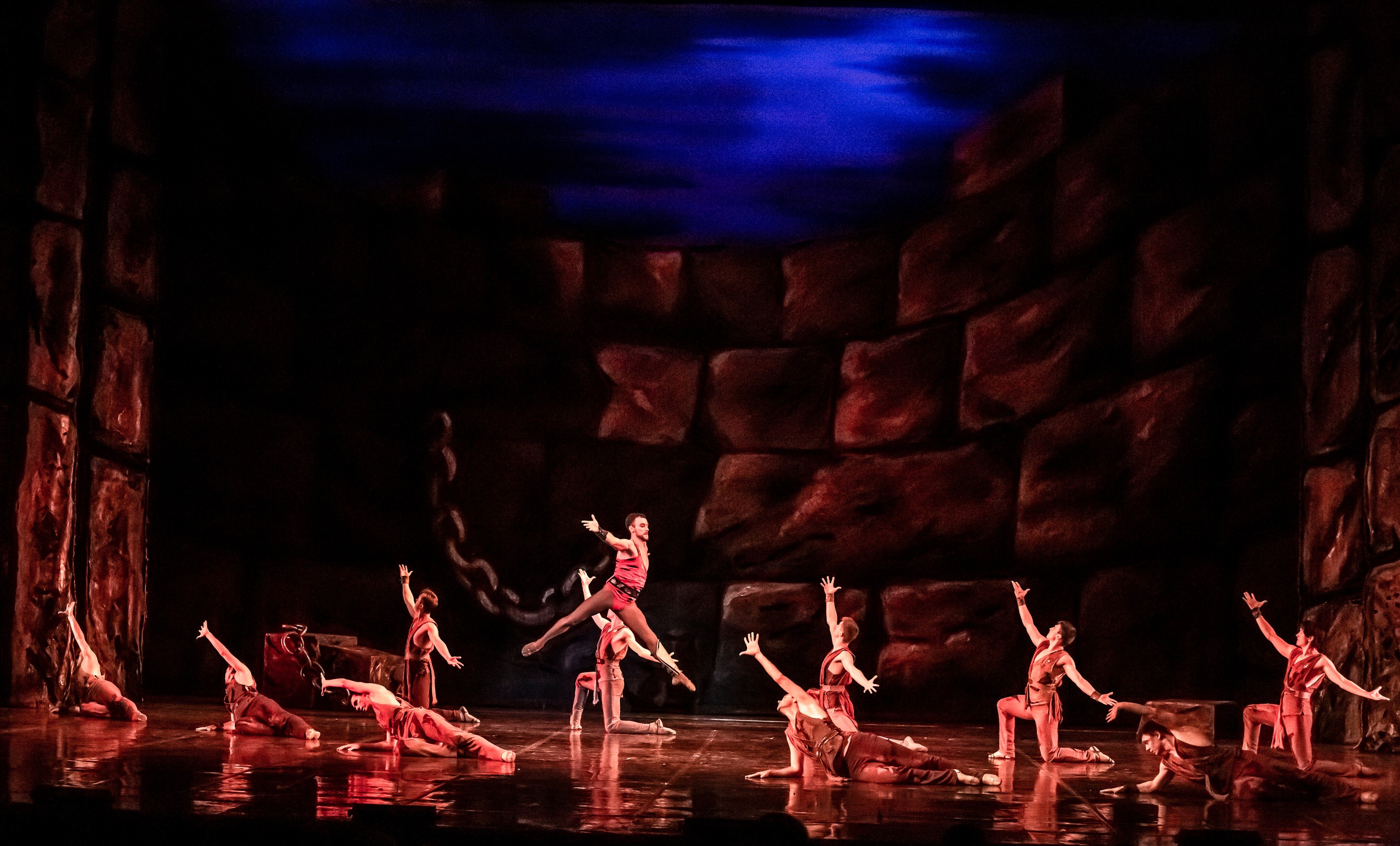 Балет Юрия Григоровича «Спартак» на сцене Зимнего театра г. Сочи. Фотограф в Сочи Юрий Шептаев