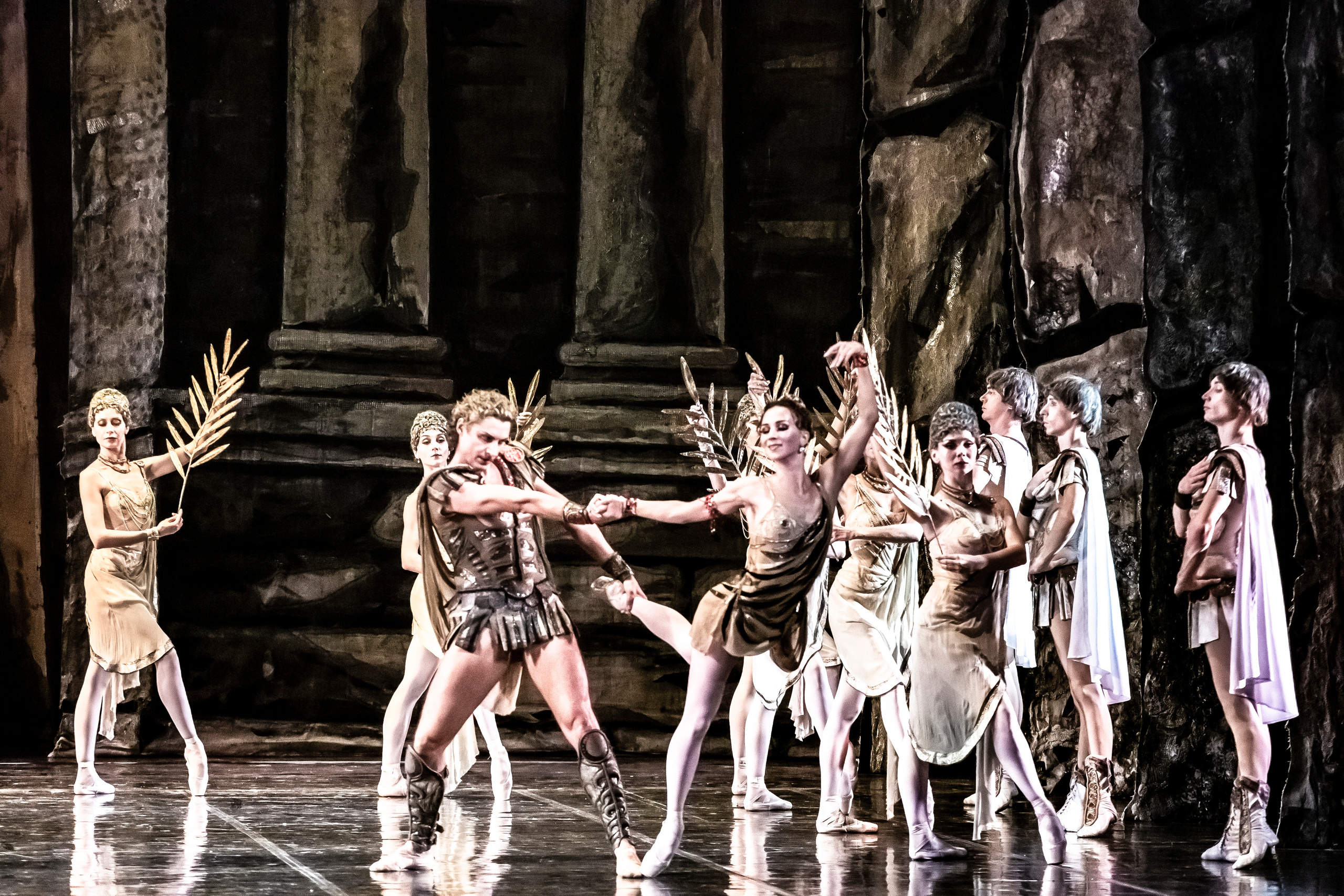 Балет Юрия Григоровича «Спартак» на сцене Зимнего театра г. Сочи. Фотограф в Сочи Юрий Шептаев