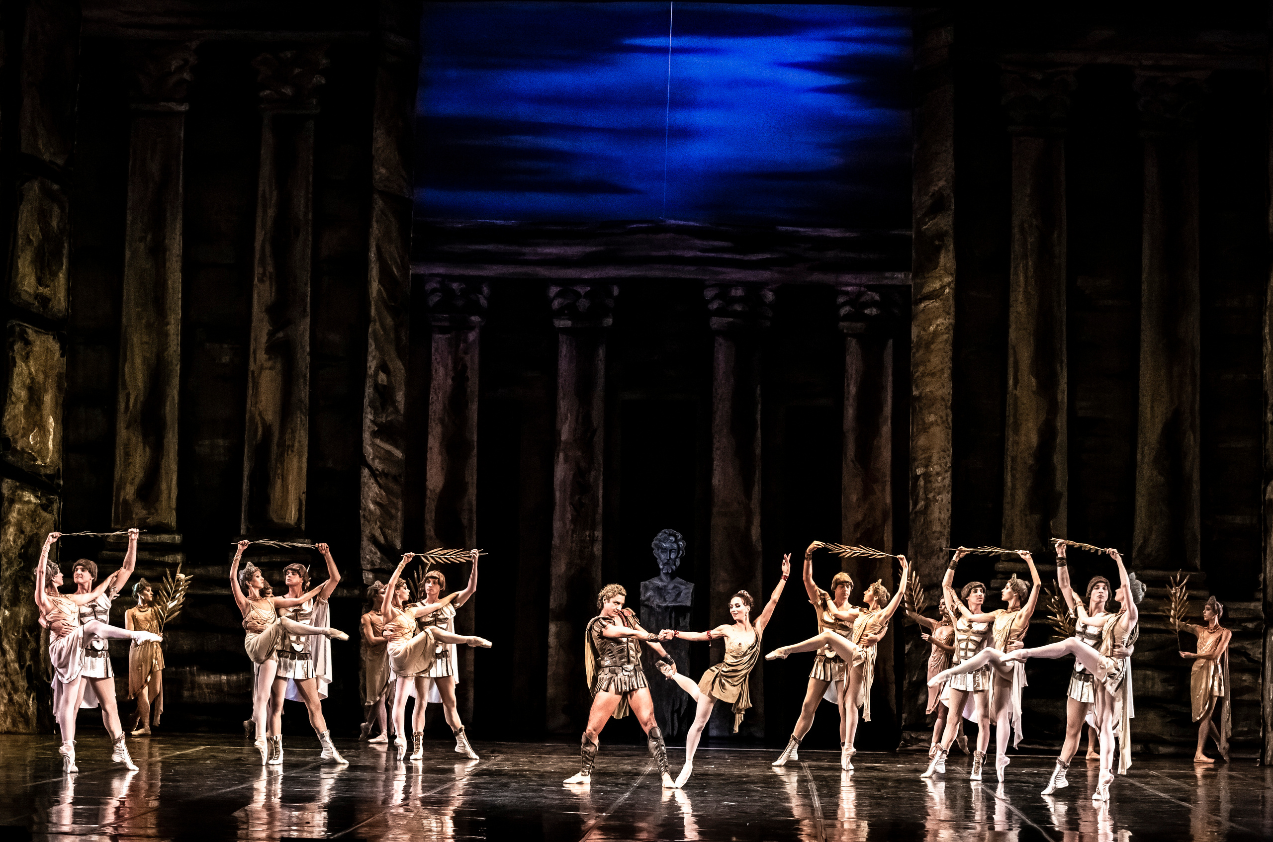 Балет Юрия Григоровича «Спартак» на сцене Зимнего театра г. Сочи. Фотограф в Сочи Юрий Шептаев