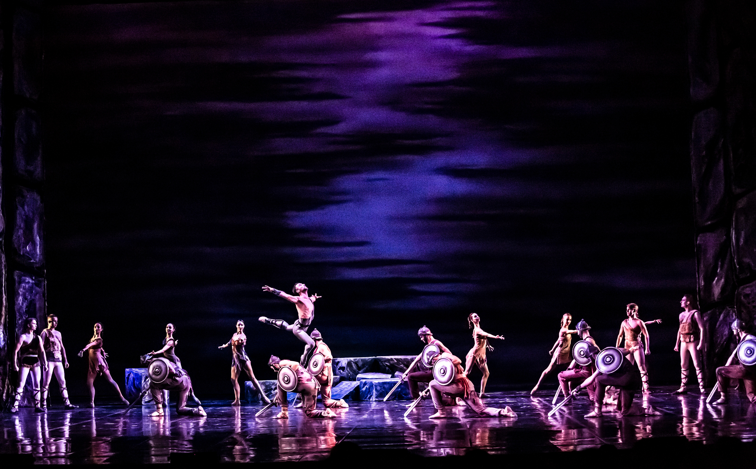 Балет Юрия Григоровича «Спартак» на сцене Зимнего театра г. Сочи. Фотограф в Сочи Юрий Шептаев