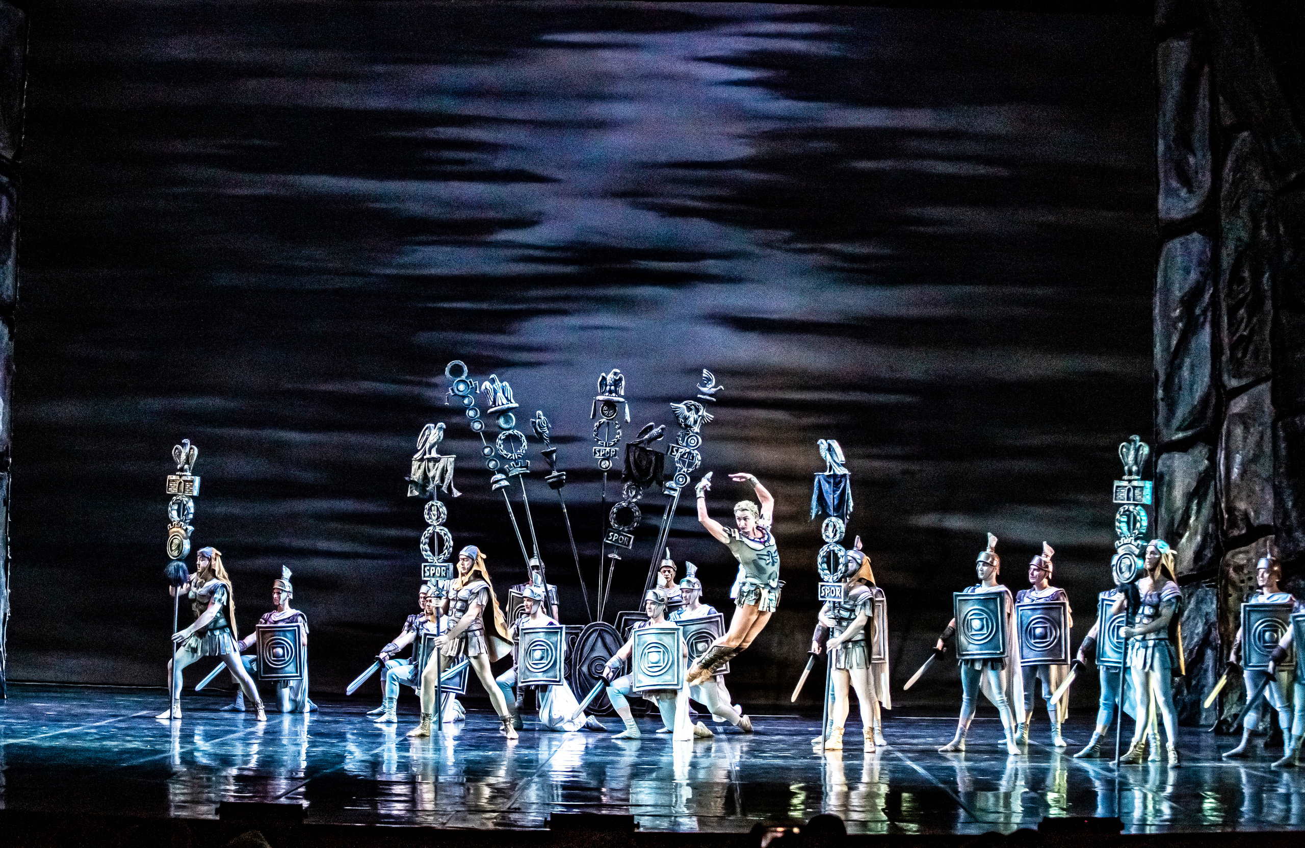 Балет Юрия Григоровича «Спартак» на сцене Зимнего театра г. Сочи. Фотограф в Сочи Юрий Шептаев