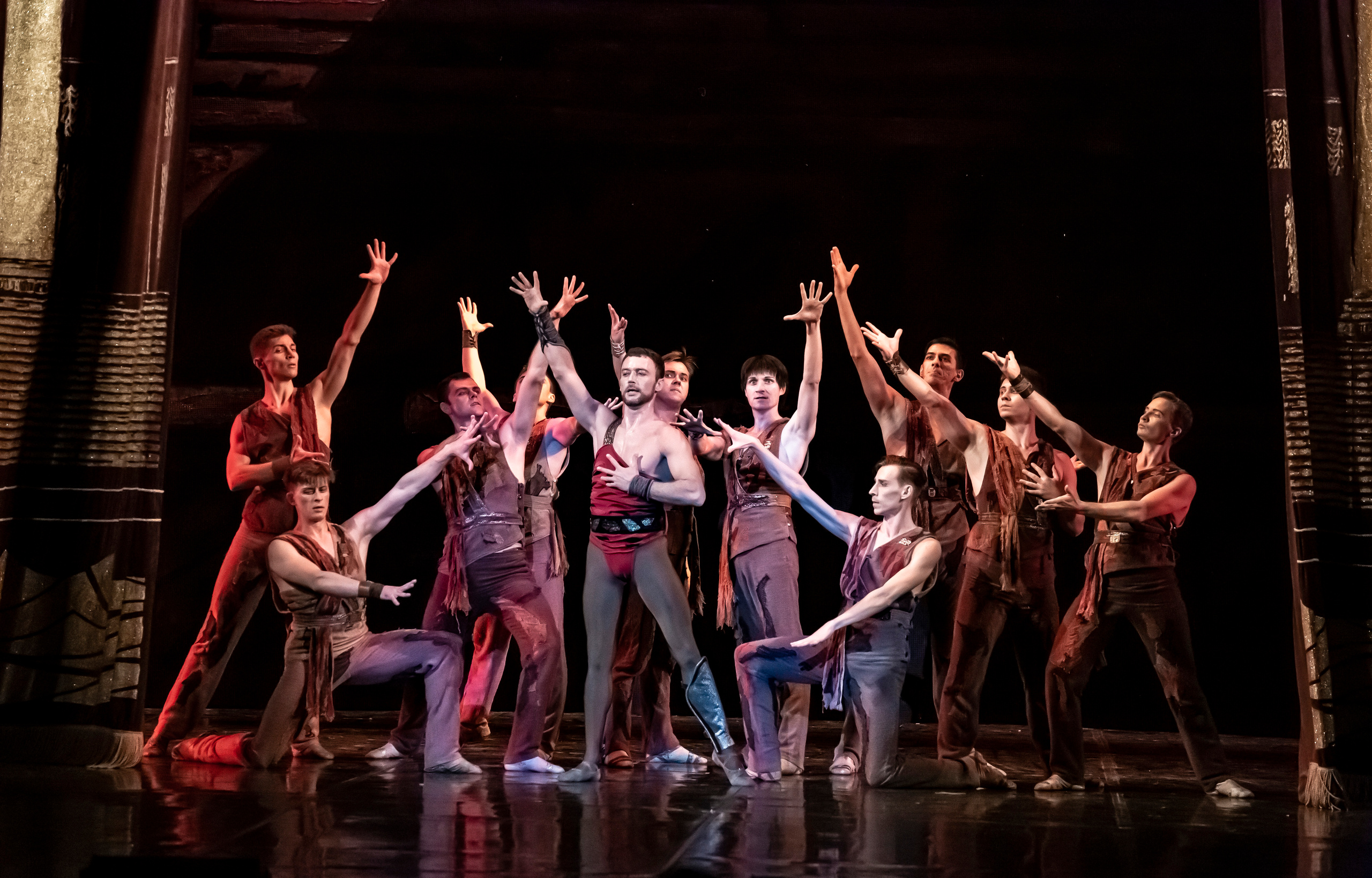 Балет Юрия Григоровича «Спартак» на сцене Зимнего театра г. Сочи. Фотограф в Сочи Юрий Шептаев