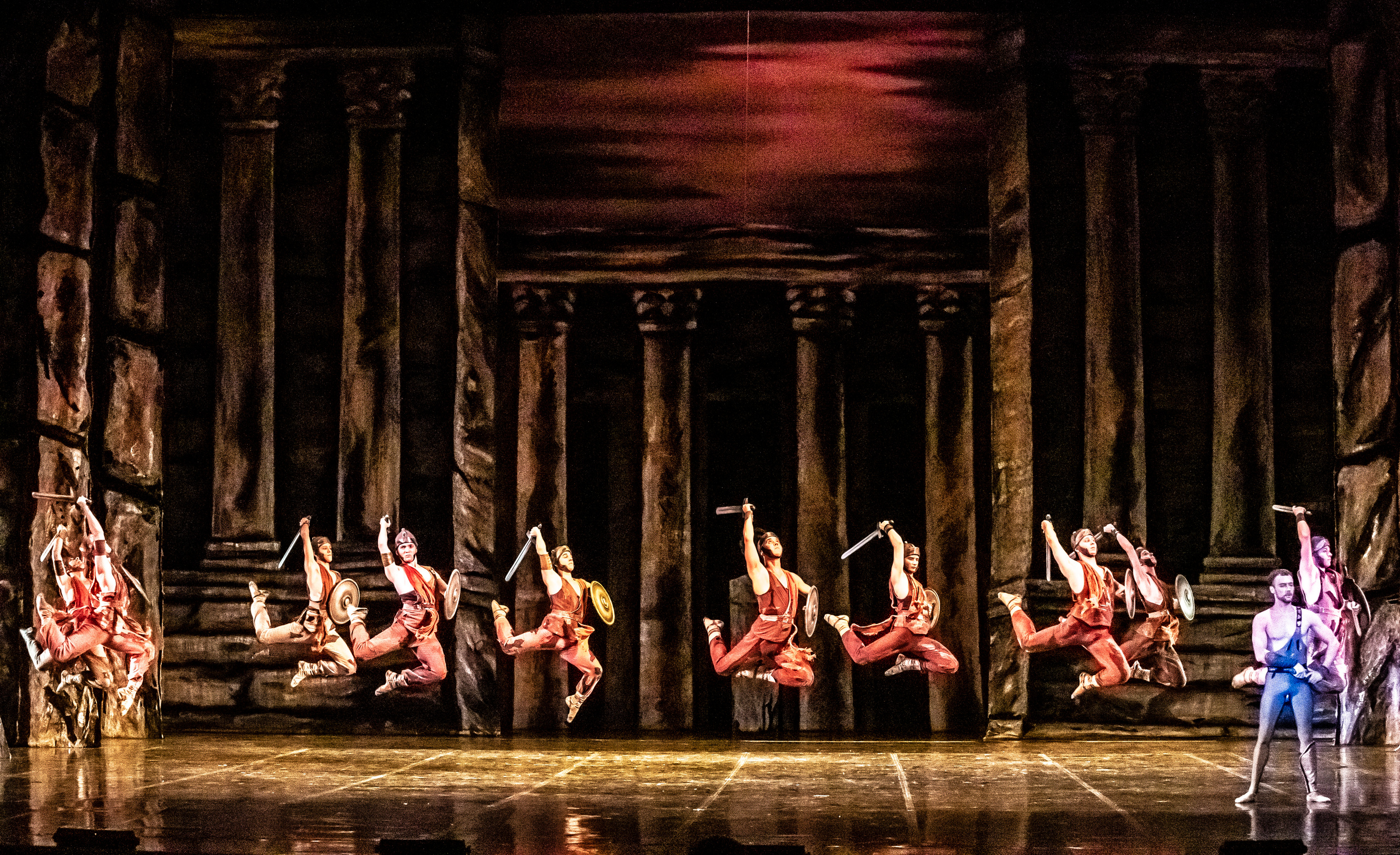 Балет Юрия Григоровича «Спартак» на сцене Зимнего театра г. Сочи. Фотограф в Сочи Юрий Шептаев