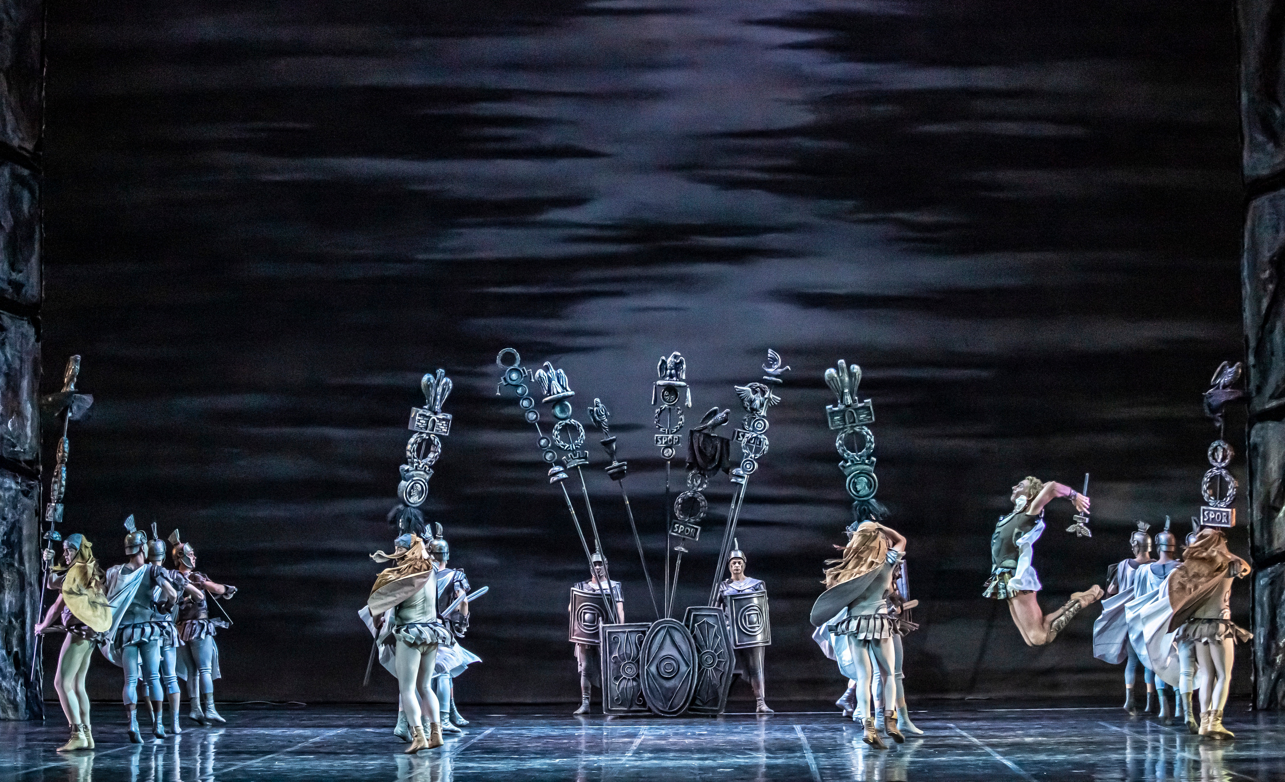 Балет Юрия Григоровича «Спартак» на сцене Зимнего театра г. Сочи. Фотограф в Сочи Юрий Шептаев