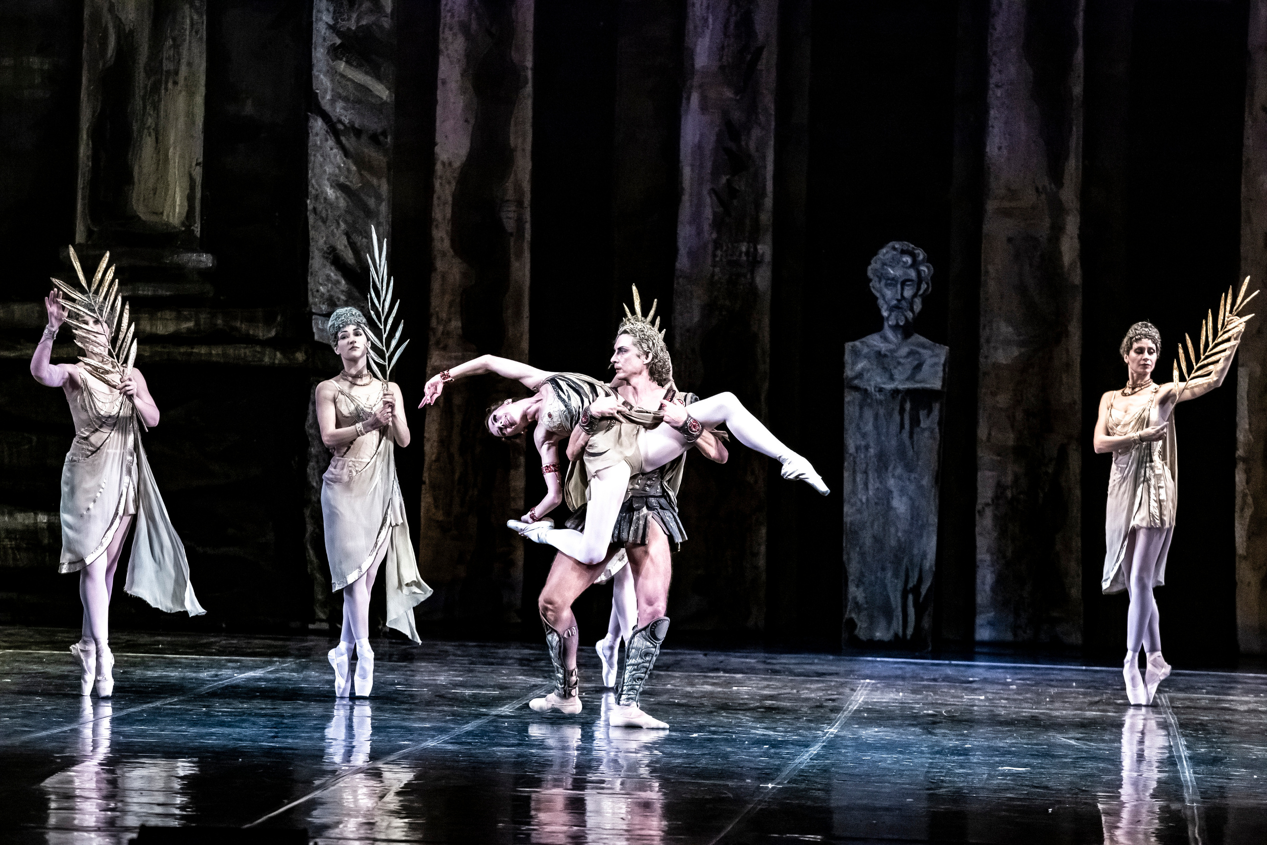 Балет Юрия Григоровича «Спартак» на сцене Зимнего театра г. Сочи. Фотограф в Сочи Юрий Шептаев