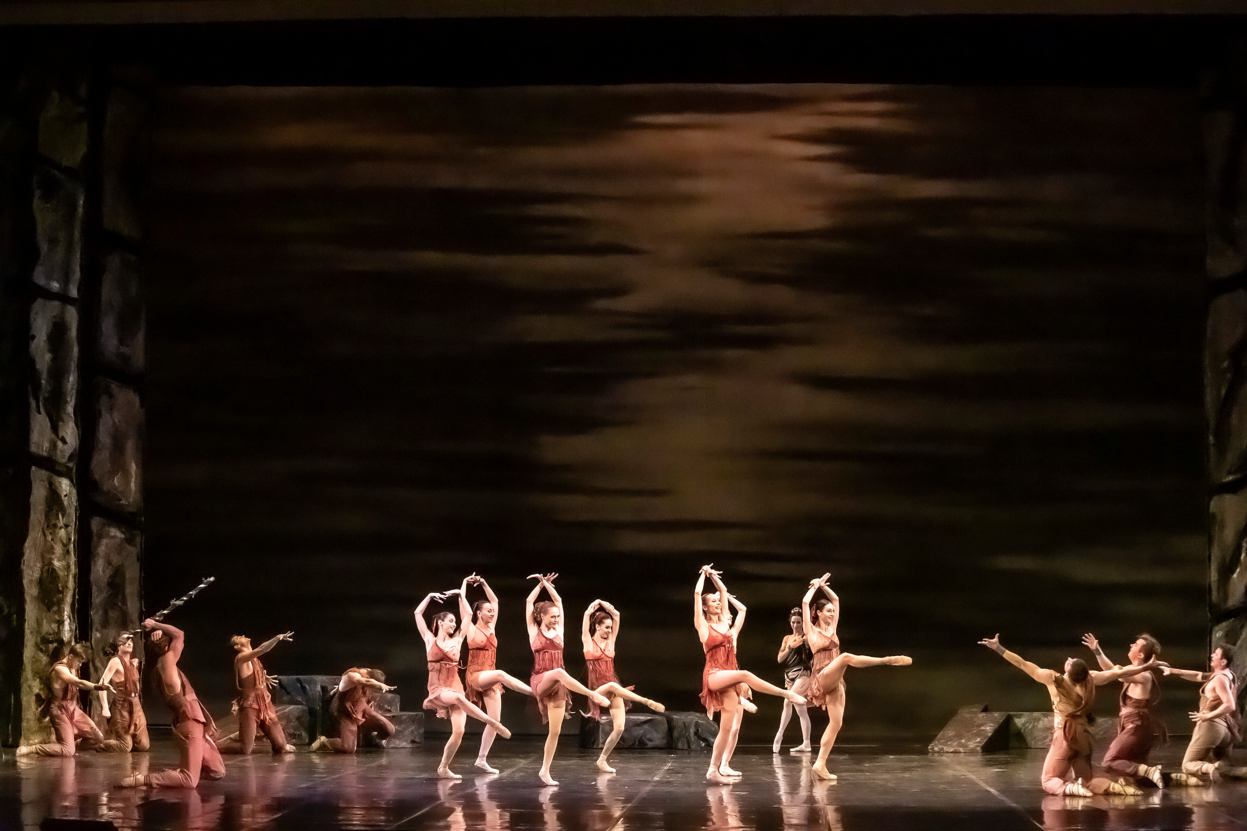 Балет Юрия Григоровича «Спартак» на сцене Зимнего театра г. Сочи. Фотограф в Сочи Юрий Шептаев