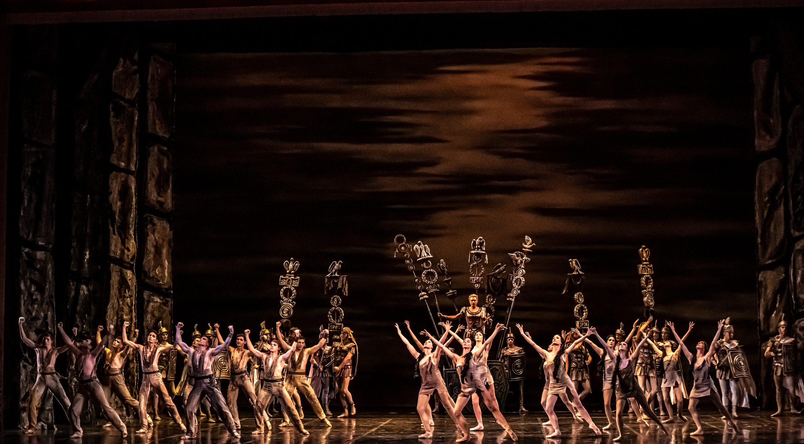 Балет Юрия Григоровича «Спартак» на сцене Зимнего театра г. Сочи. Фотограф в Сочи Юрий Шептаев
