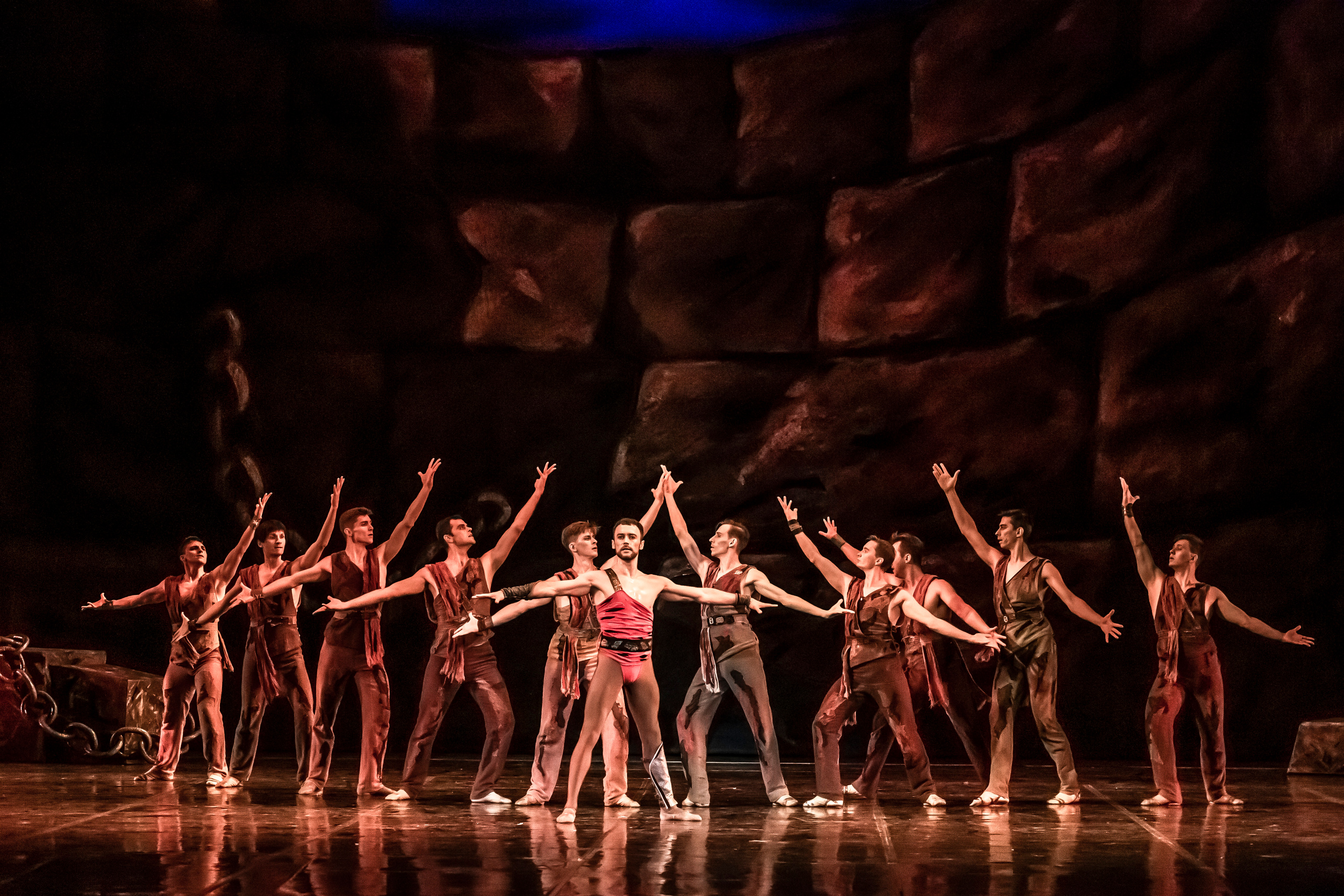 Балет Юрия Григоровича «Спартак» на сцене Зимнего театра г. Сочи. Фотограф в Сочи Юрий Шептаев