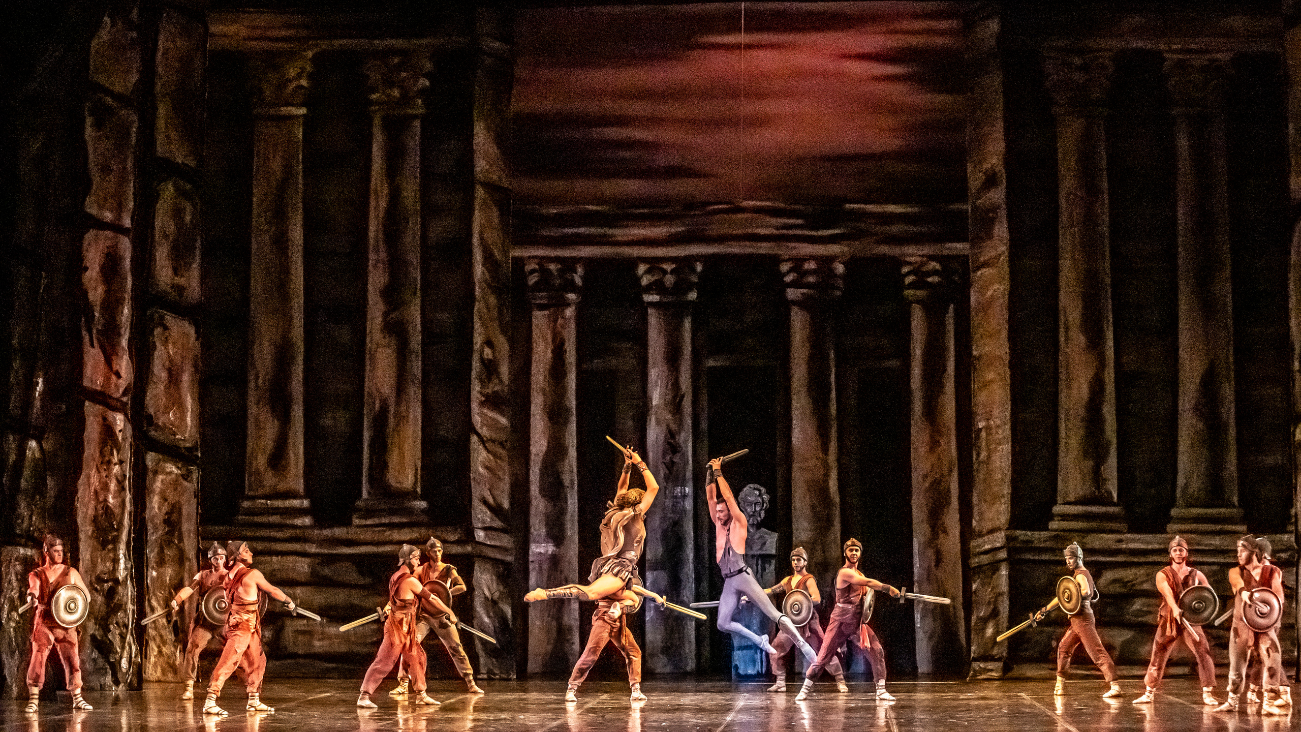 Балет Юрия Григоровича «Спартак» на сцене Зимнего театра г. Сочи. Фотограф в Сочи Юрий Шептаев