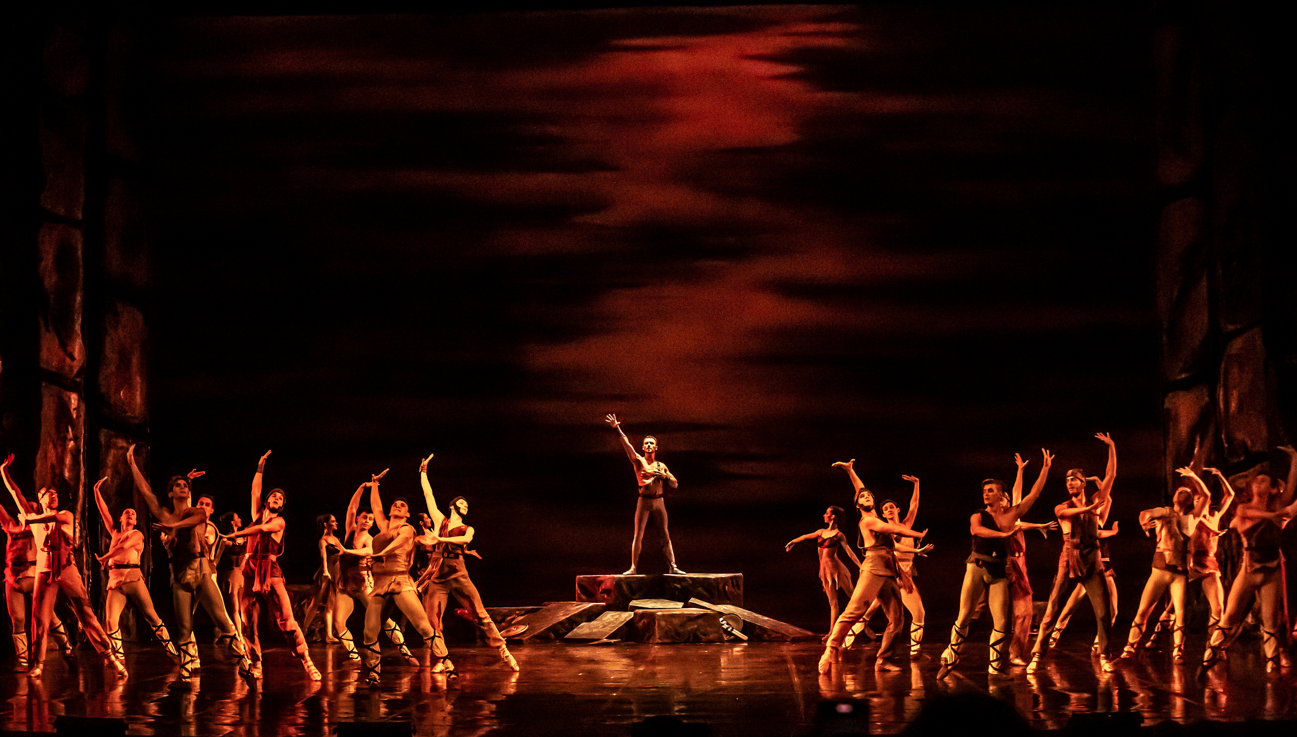 Балет Юрия Григоровича «Спартак» на сцене Зимнего театра г. Сочи. Фотограф в Сочи Юрий Шептаев