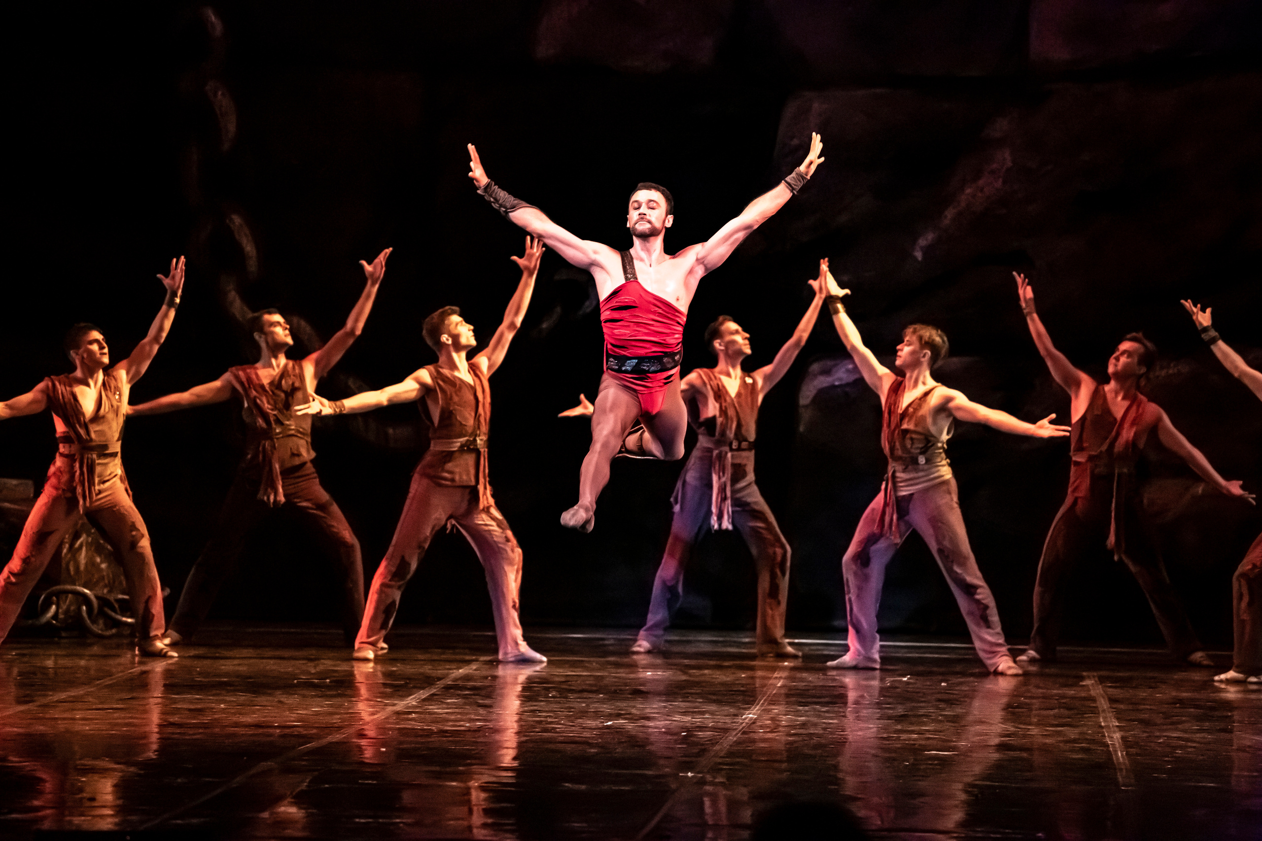 Балет Юрия Григоровича «Спартак» на сцене Зимнего театра г. Сочи. Фотограф в Сочи Юрий Шептаев