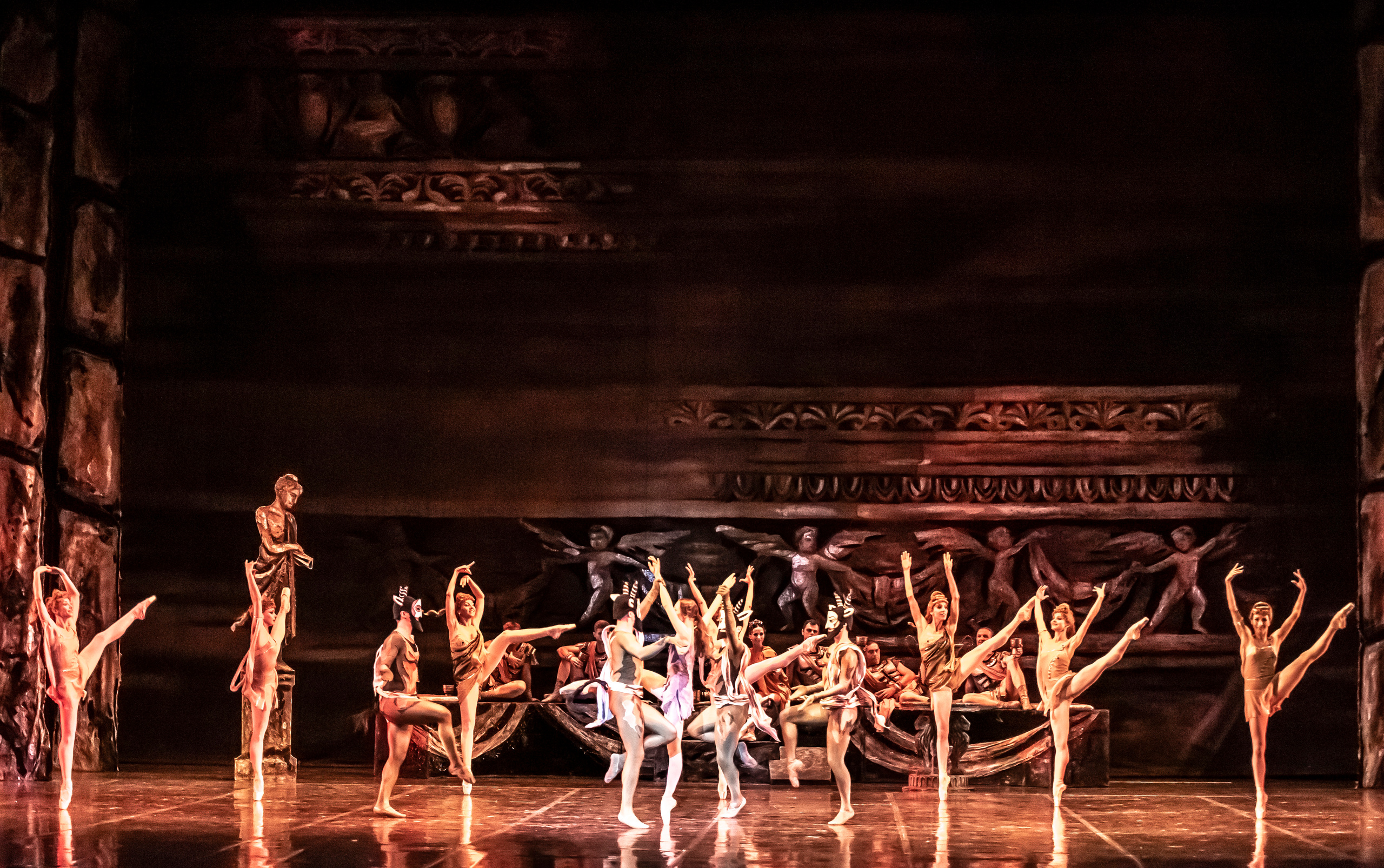 Балет Юрия Григоровича «Спартак» на сцене Зимнего театра г. Сочи. Фотограф в Сочи Юрий Шептаев