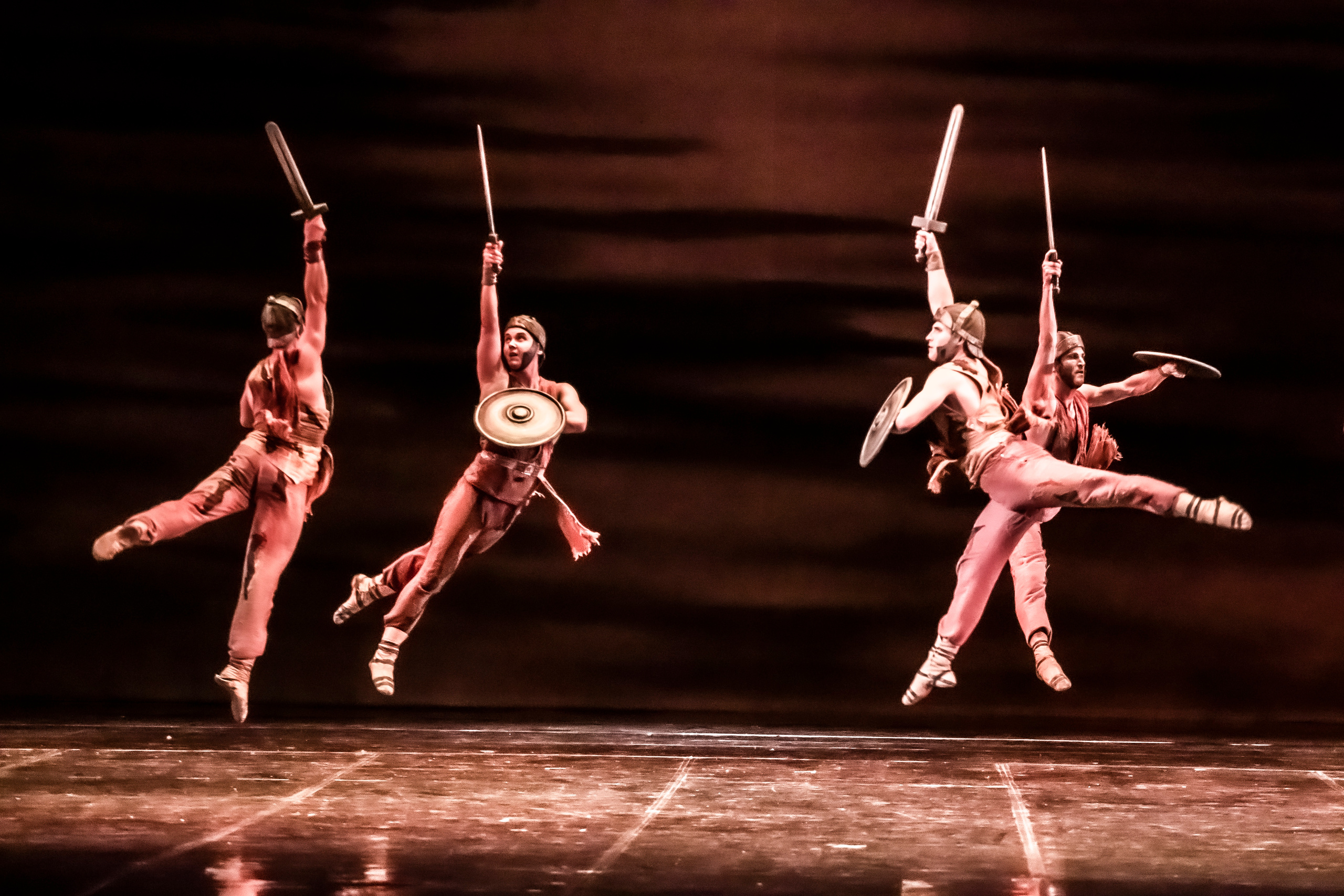 Балет Юрия Григоровича «Спартак» на сцене Зимнего театра г. Сочи. Фотограф в Сочи Юрий Шептаев