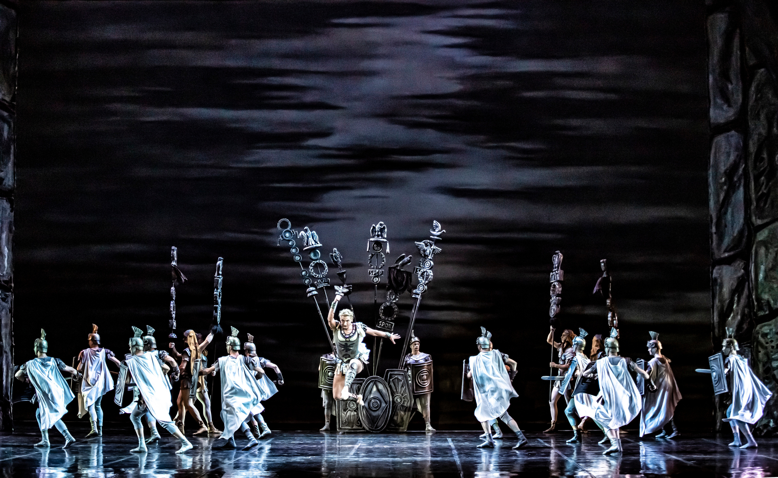 Балет Юрия Григоровича «Спартак» на сцене Зимнего театра г. Сочи. Фотограф в Сочи Юрий Шептаев