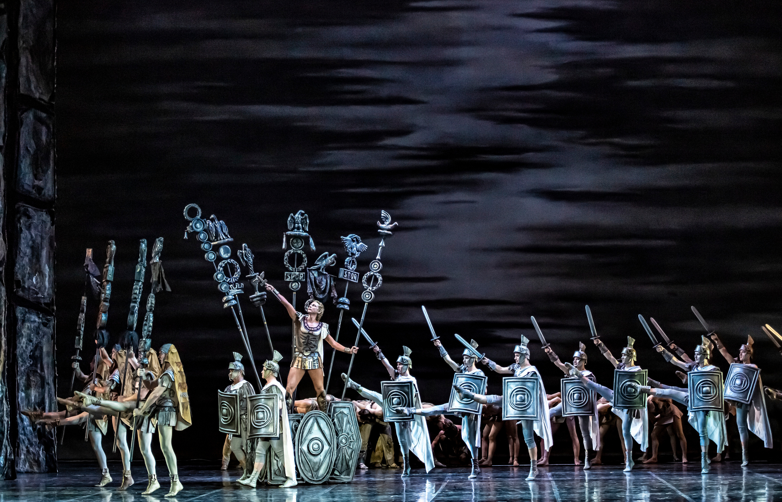 Балет Юрия Григоровича «Спартак» на сцене Зимнего театра г. Сочи. Фотограф в Сочи Юрий Шептаев