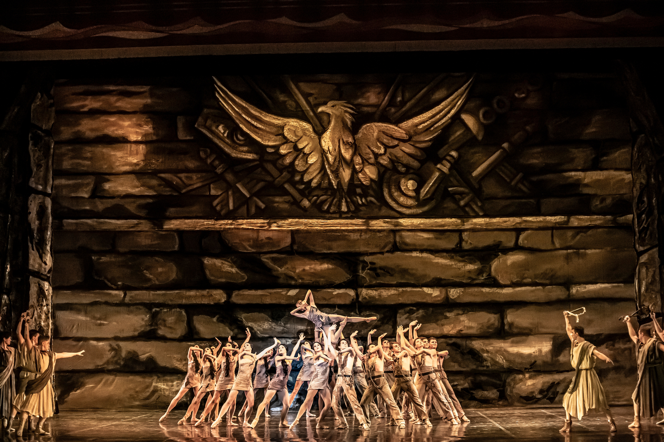 Балет Юрия Григоровича «Спартак» на сцене Зимнего театра г. Сочи. Фотограф в Сочи Юрий Шептаев