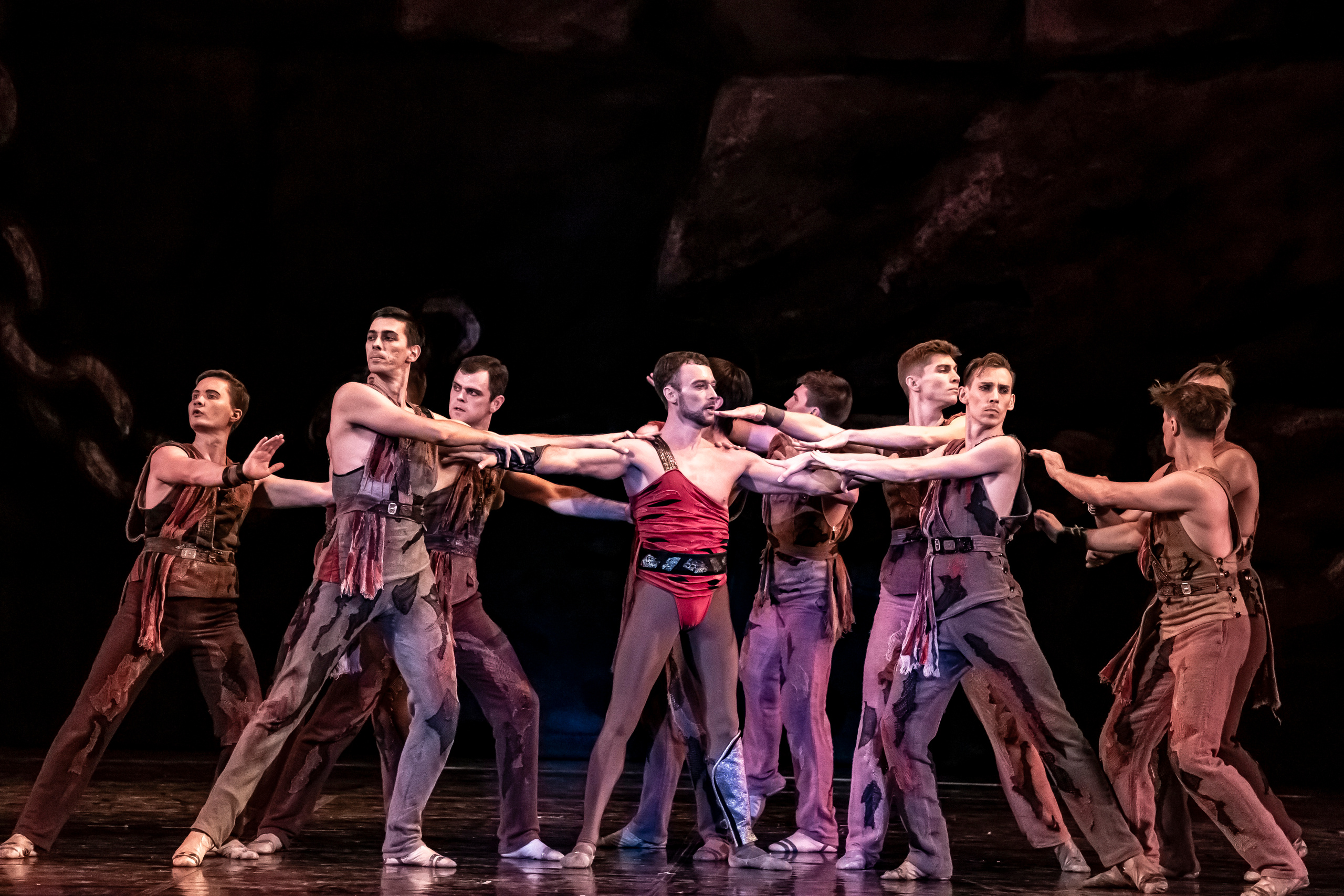 Балет Юрия Григоровича «Спартак» на сцене Зимнего театра г. Сочи. Фотограф в Сочи Юрий Шептаев