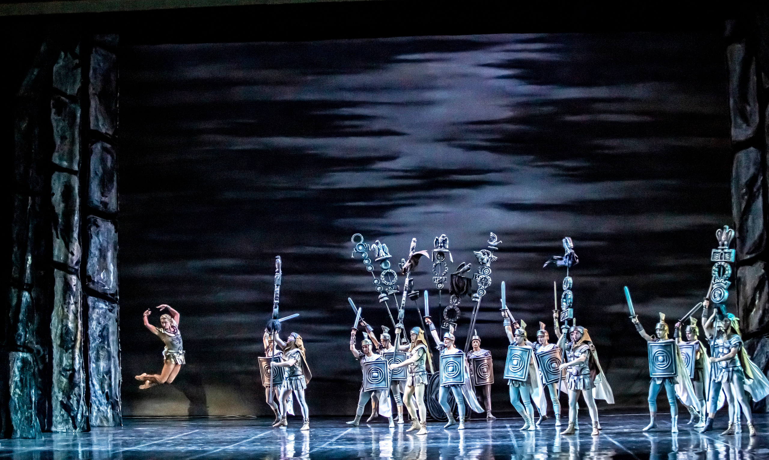 Балет Юрия Григоровича «Спартак» на сцене Зимнего театра г. Сочи. Фотограф в Сочи Юрий Шептаев