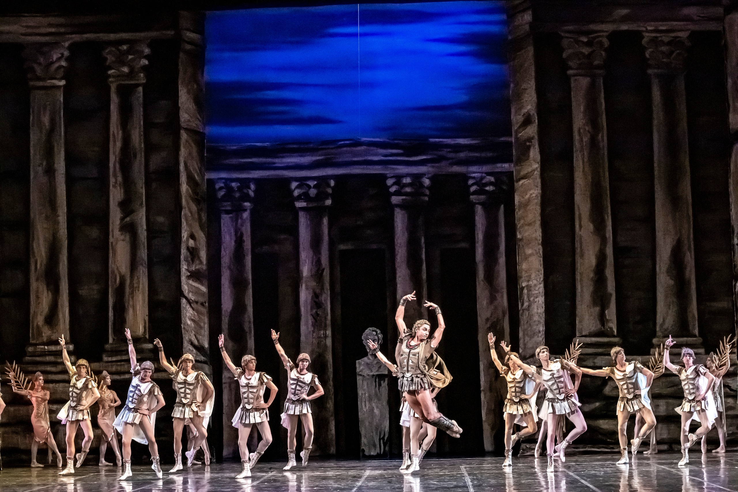 Балет Юрия Григоровича «Спартак» на сцене Зимнего театра г. Сочи. Фотограф в Сочи Юрий Шептаев