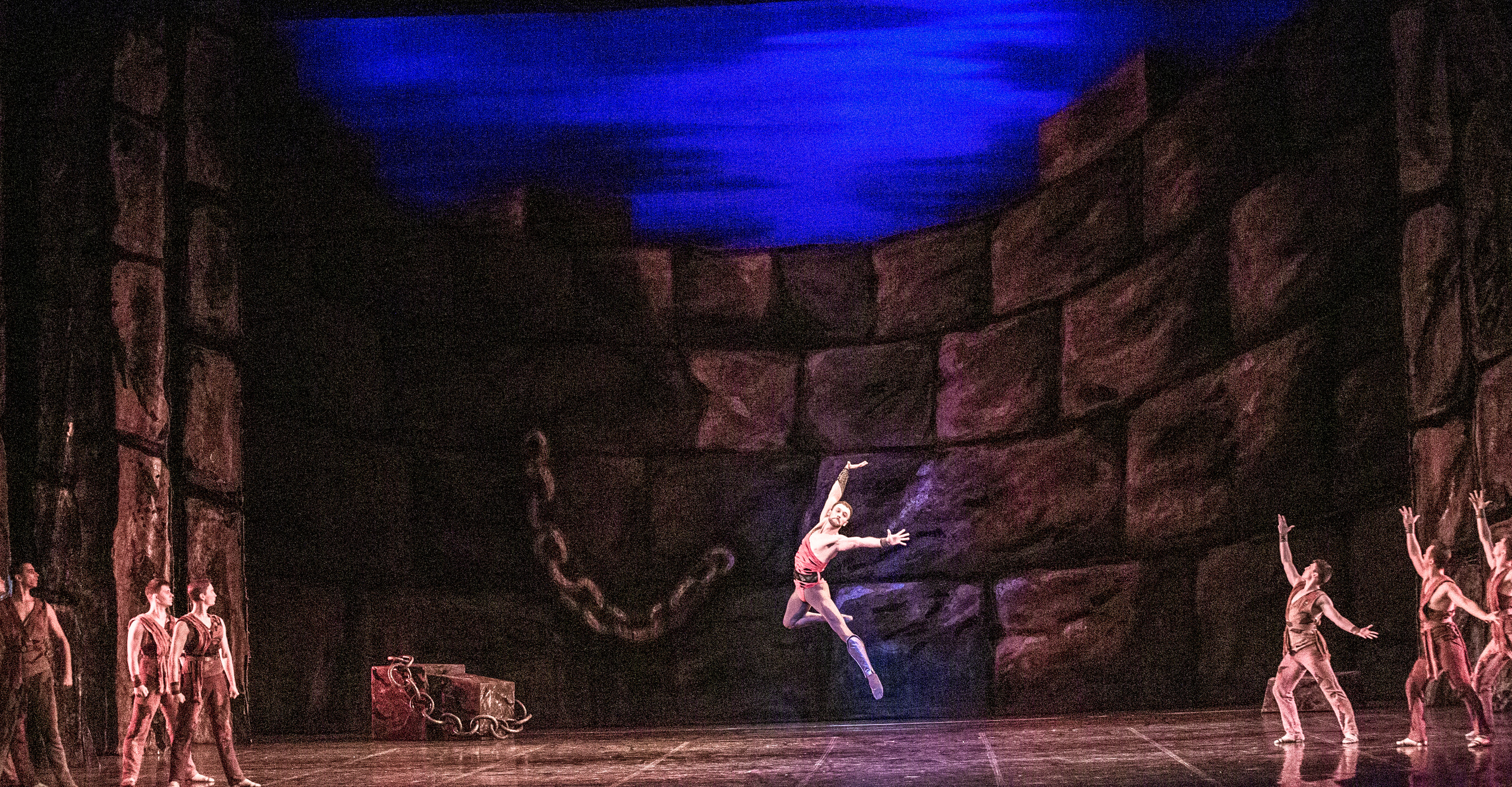 Балет Юрия Григоровича «Спартак» на сцене Зимнего театра г. Сочи. Фотограф в Сочи Юрий Шептаев