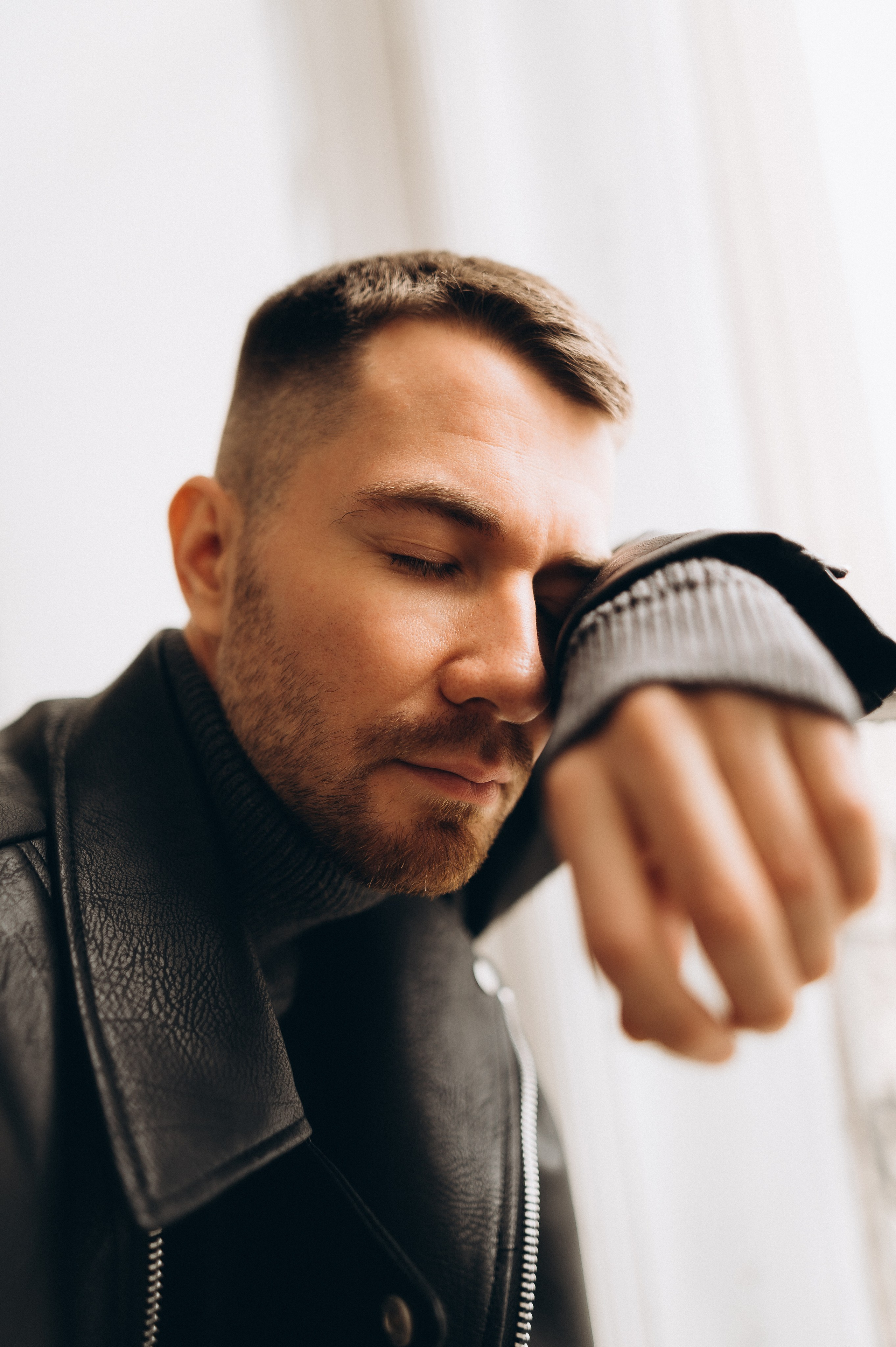 Антон студия Спб (мужская индивидуальная съемка). Фотограф ПИТЕР СПБ Надежда Баранова