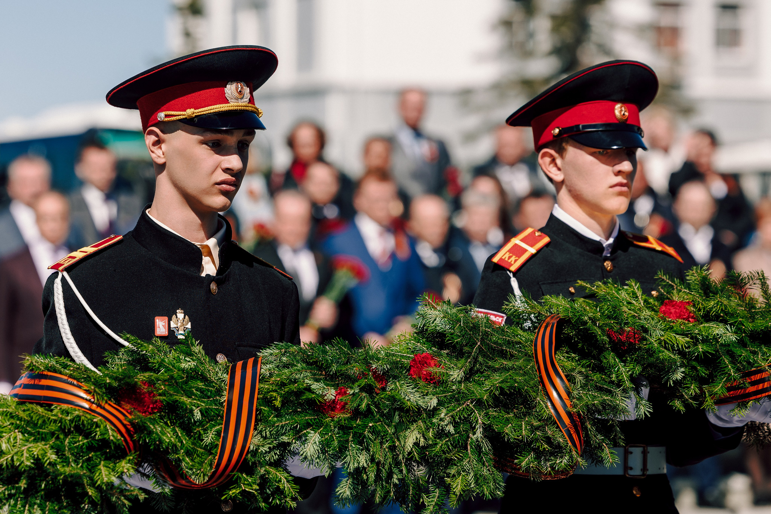 Торжественный митинг, посвящённый открытию Мемориала Славы воинам-новотрубникам. Лёшка Варзегов — фотограф