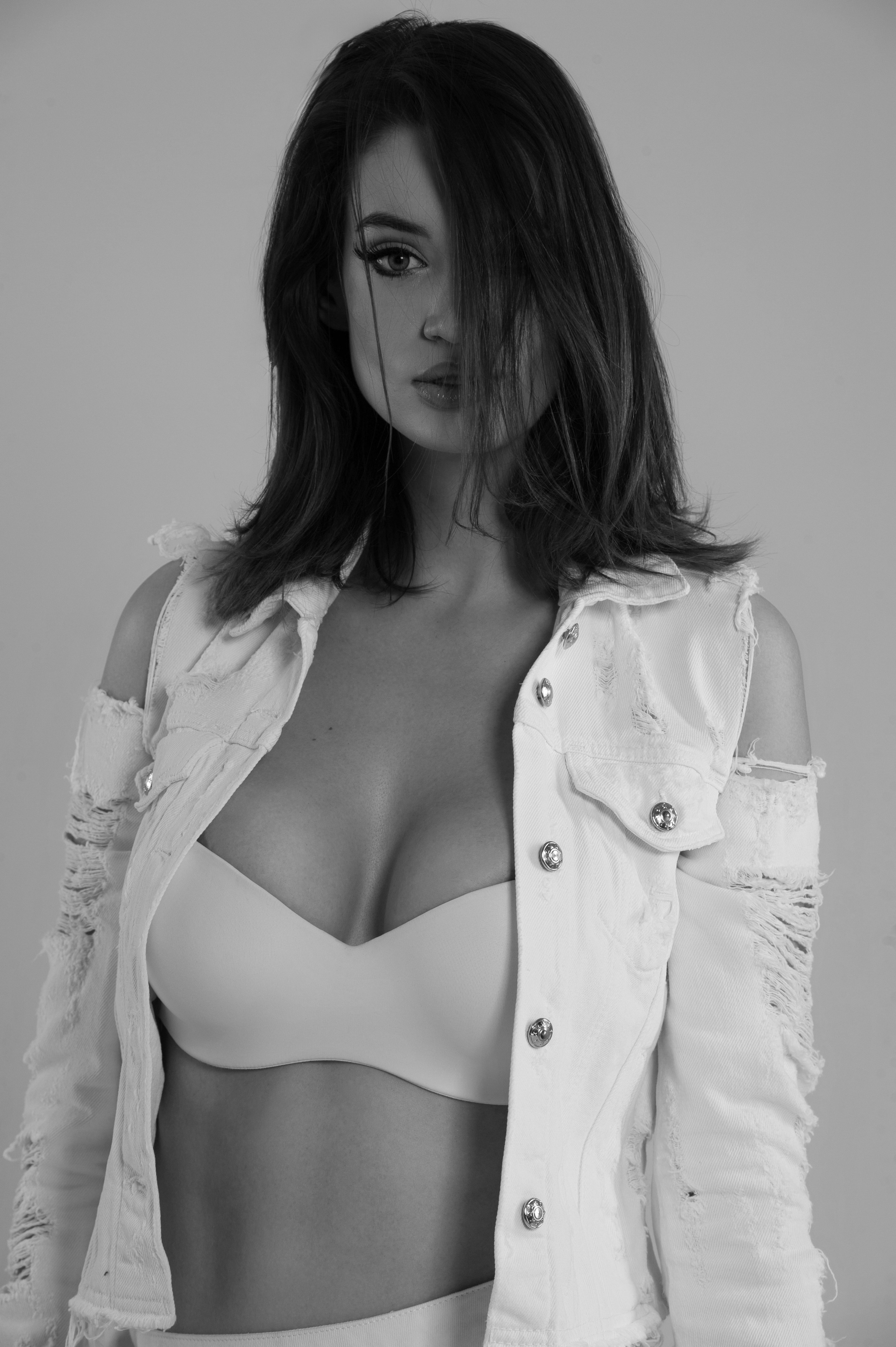 Фотосессия в стиле минимализм. Александр Mr.Brass — фотографирую женский портрет в Москве