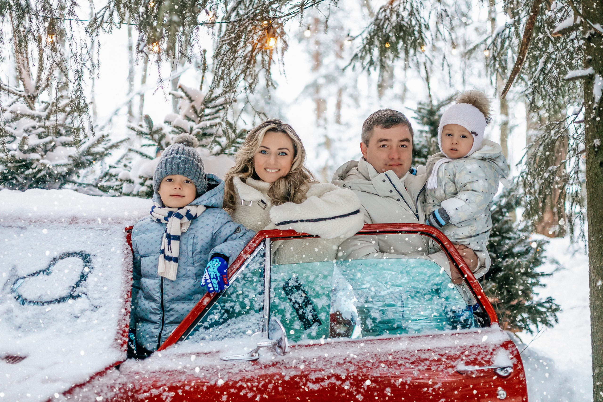 Новогодние фотосессии с ретро машинами. Фотопроекты, фотодни и фотосессии в Москве