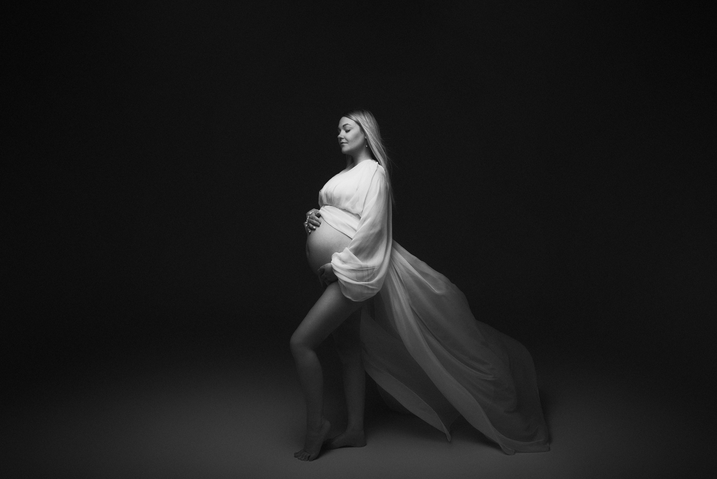 Фотосъемка беременности. Фотограф беременности, новорожденных и детей до года в Челябинске Волк