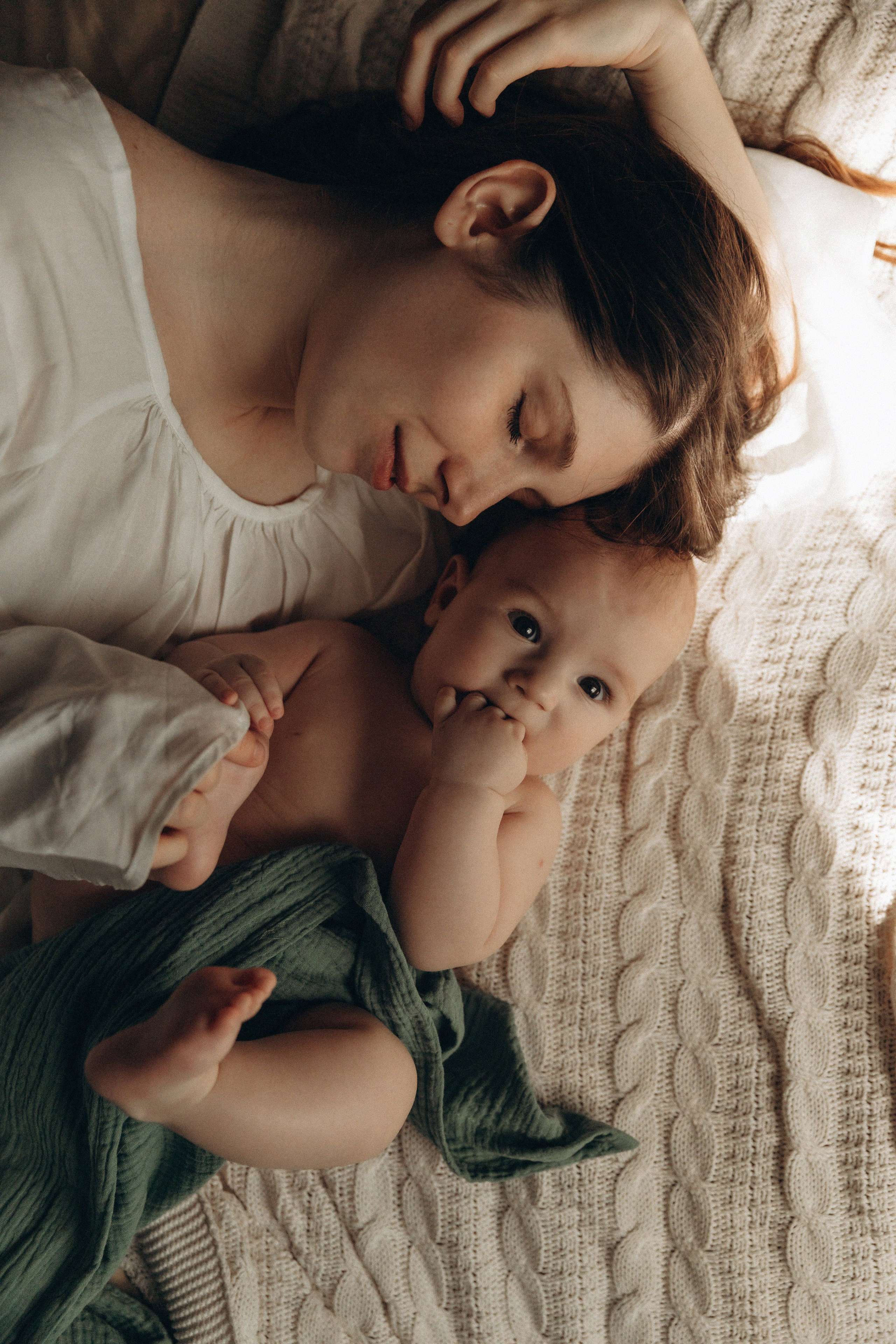 Мама и малыш, домашняя история. Фотограф Ульяна Дивина в Нижнем Новгороде и Нижегородской области