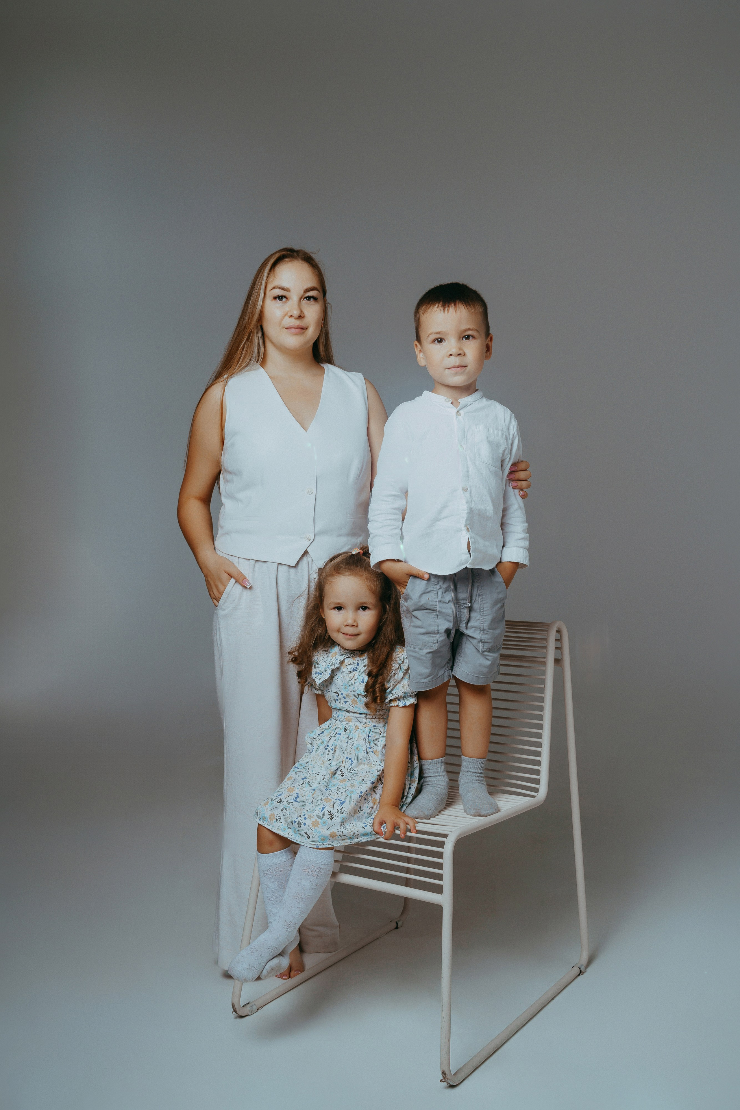 Семейная съёмка в студии. Фотограф Алексей Кутырёв