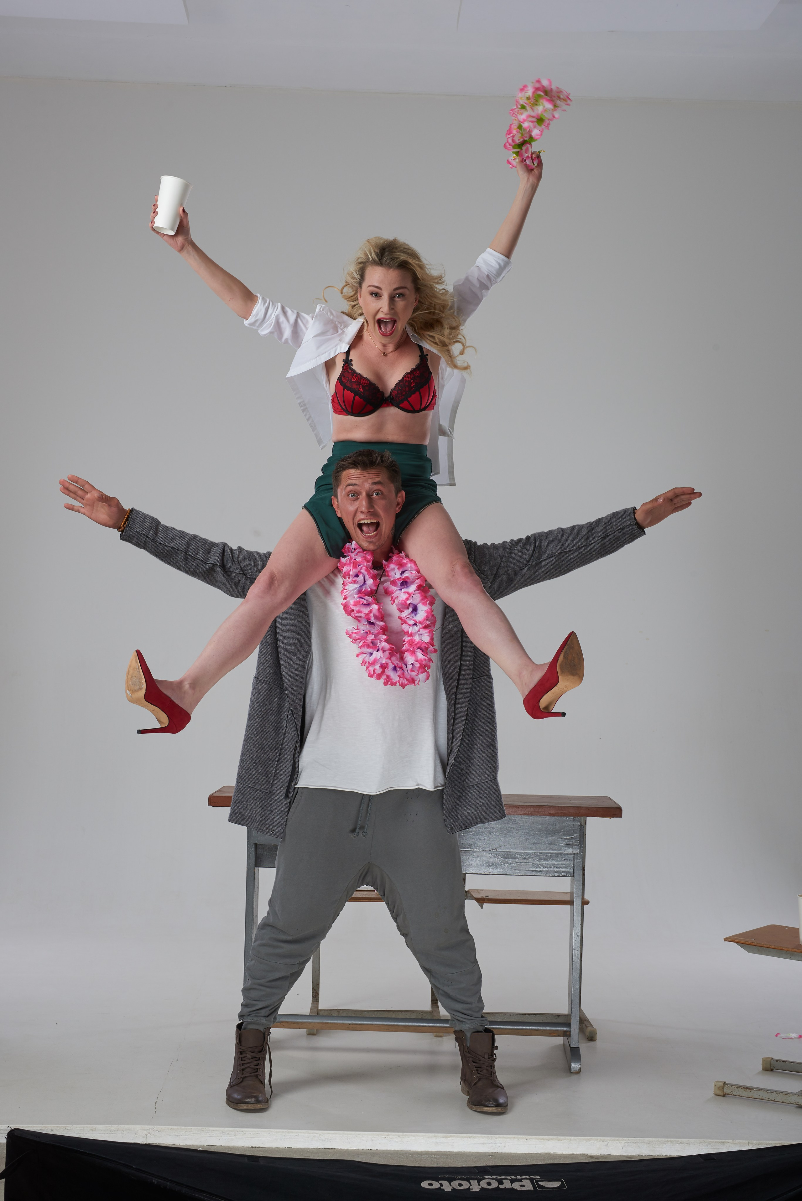 BACKSTAGE. Www.apowerstudio.com