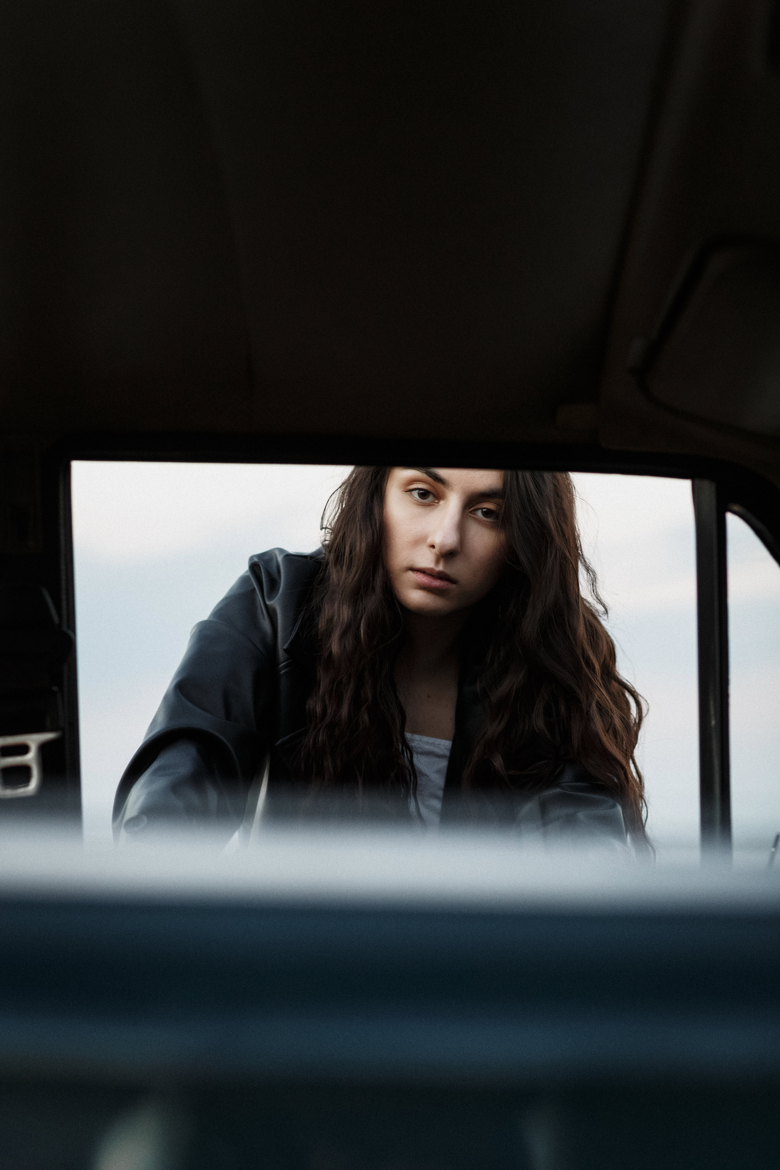 Фотосессия Ярика и Насти на пляже Таганрога на фоне машины. Свадебный и семейный фотограф в Таганроге Бакарюк Антон