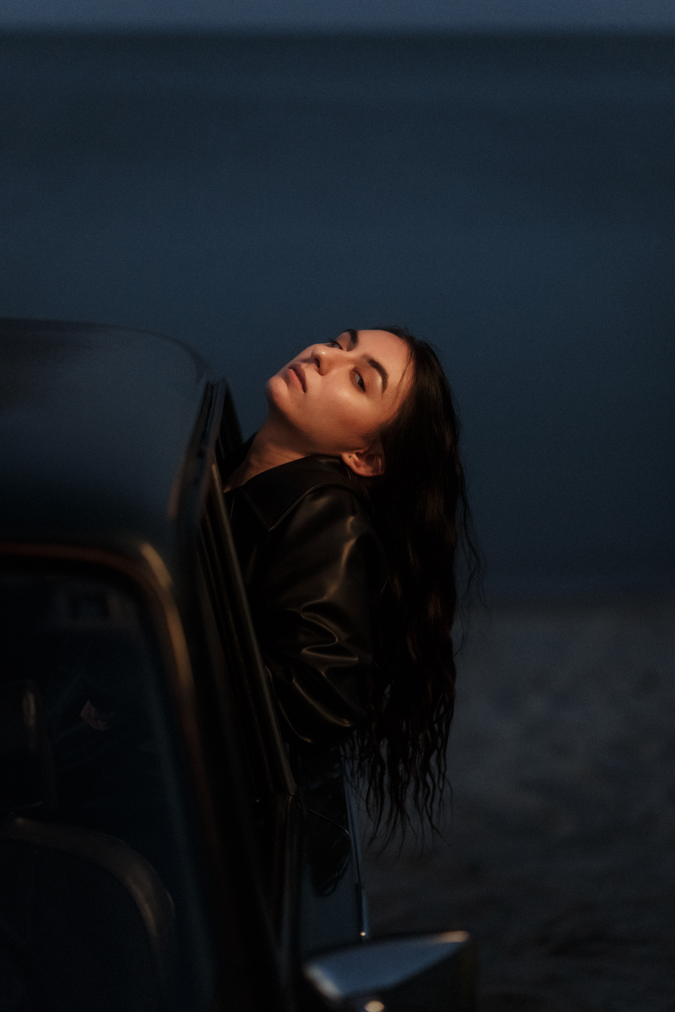 Фотосессия Ярика и Насти на пляже Таганрога на фоне машины. Свадебный и семейный фотограф в Таганроге Бакарюк Антон