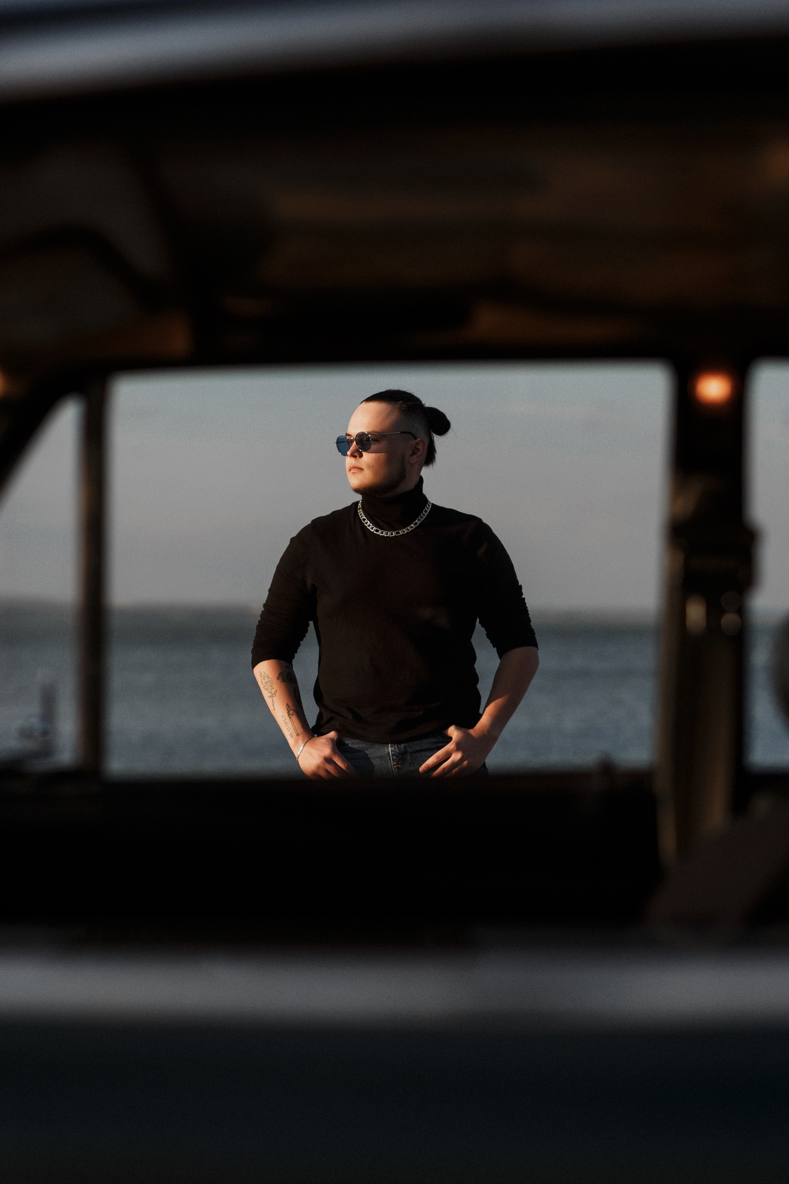 Фотосессия Ярика и Насти на пляже Таганрога на фоне машины. Свадебный и семейный фотограф в Таганроге Бакарюк Антон