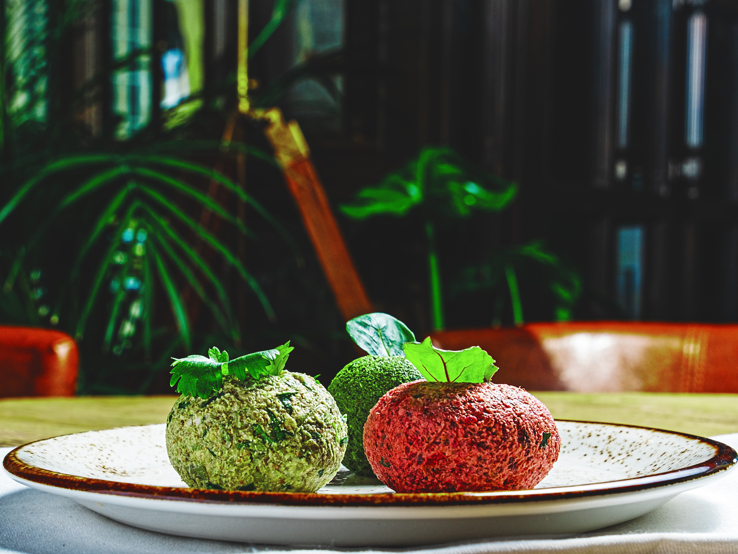 Я  фотограф. Работаю в городе Москва,