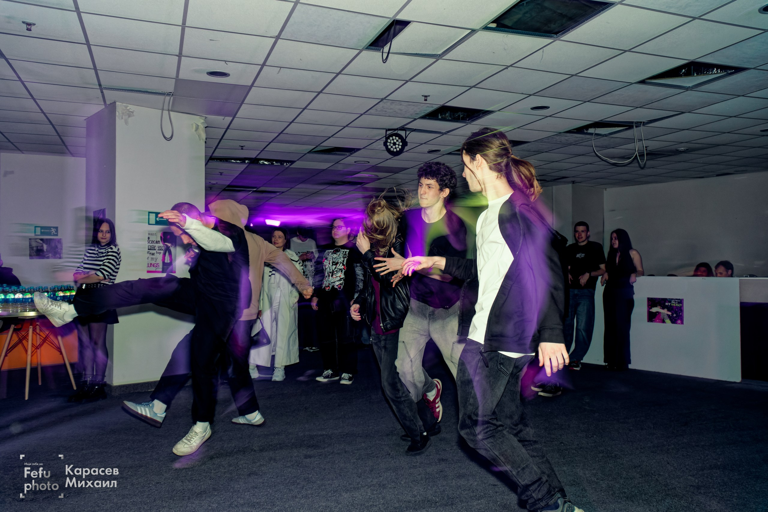 Концерт групп «Chrono's Idol» и «Продукты по акции». Репортажный, event-фотограф во Владивостоке