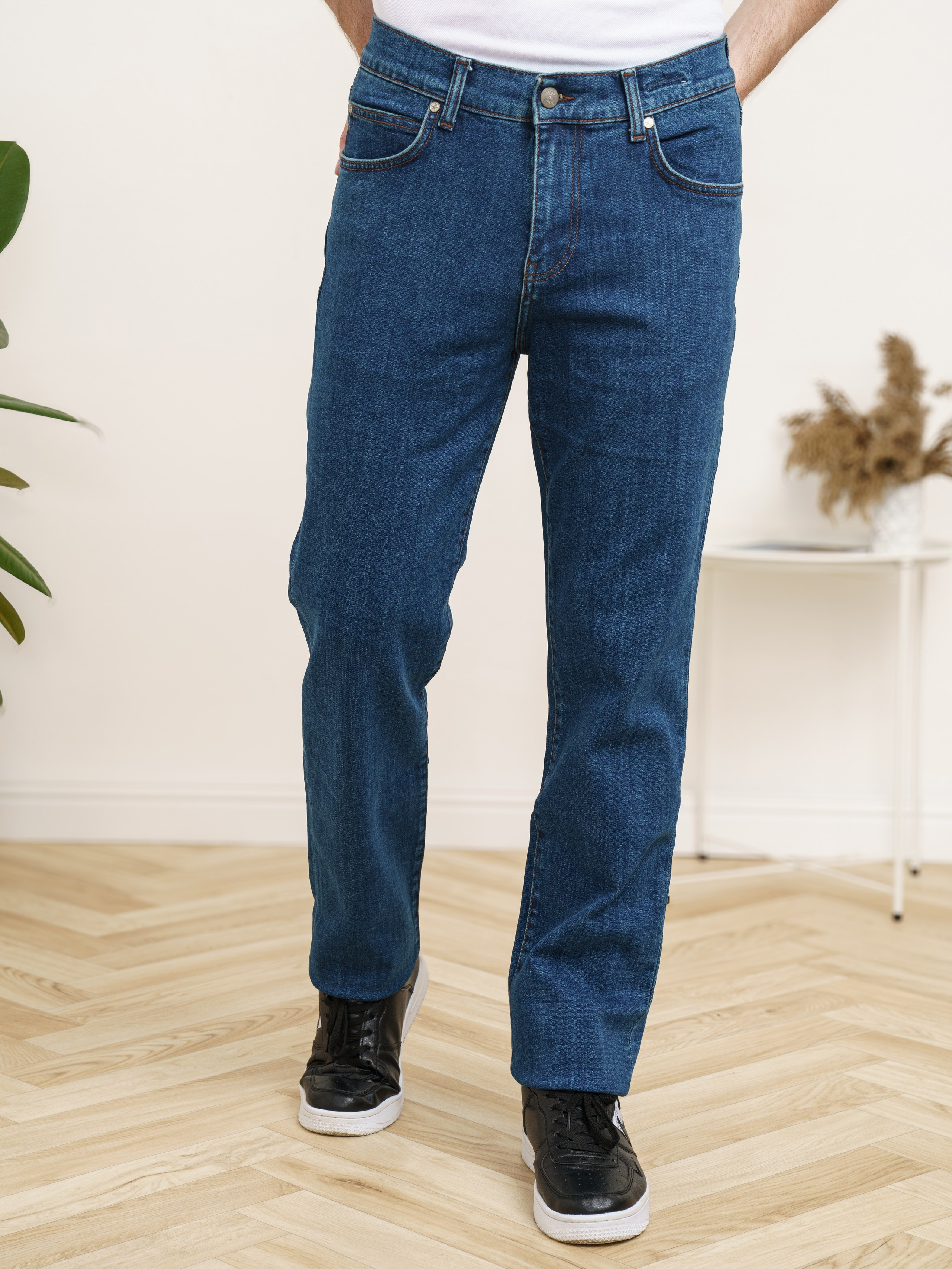 Джинсы, модель Алексей. KED Production — продакшн из СПб. Создаём фото, видео и контент, который помогает брендам и селлерам продавать больше