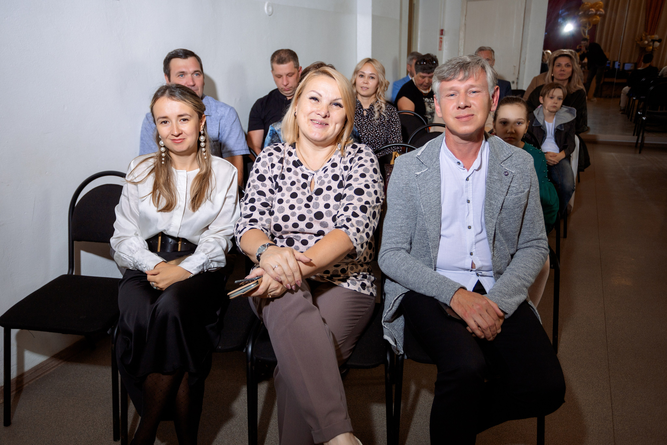 ВРУЧЕНИЕ АТТЕСТАТОВ: Пример. Все фото. Профессиональный фотограф в Ижевске Леша Петров