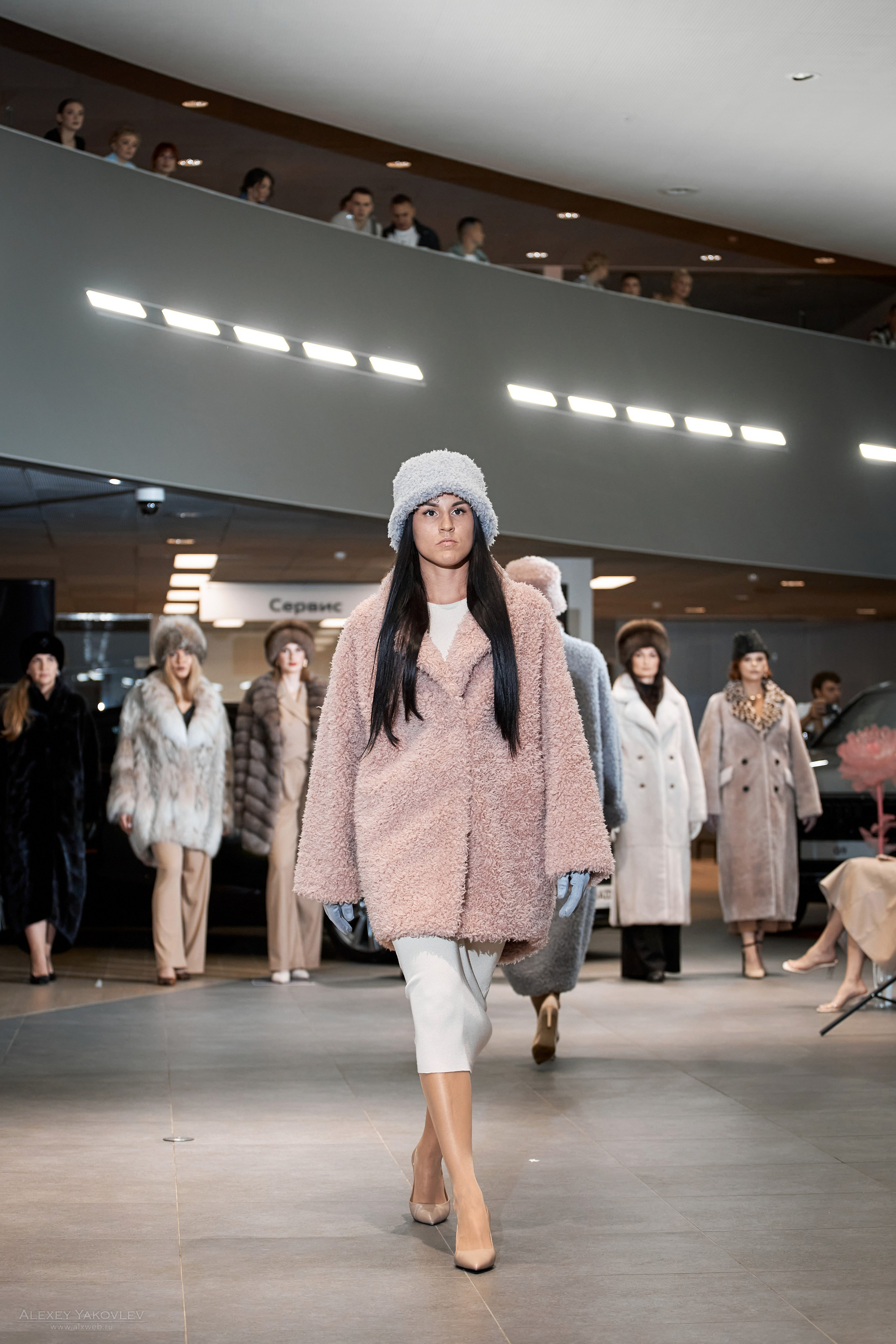 Модный показ PRE-FALL модельной школы Modeling+. Фотограф Алексей Яковлев