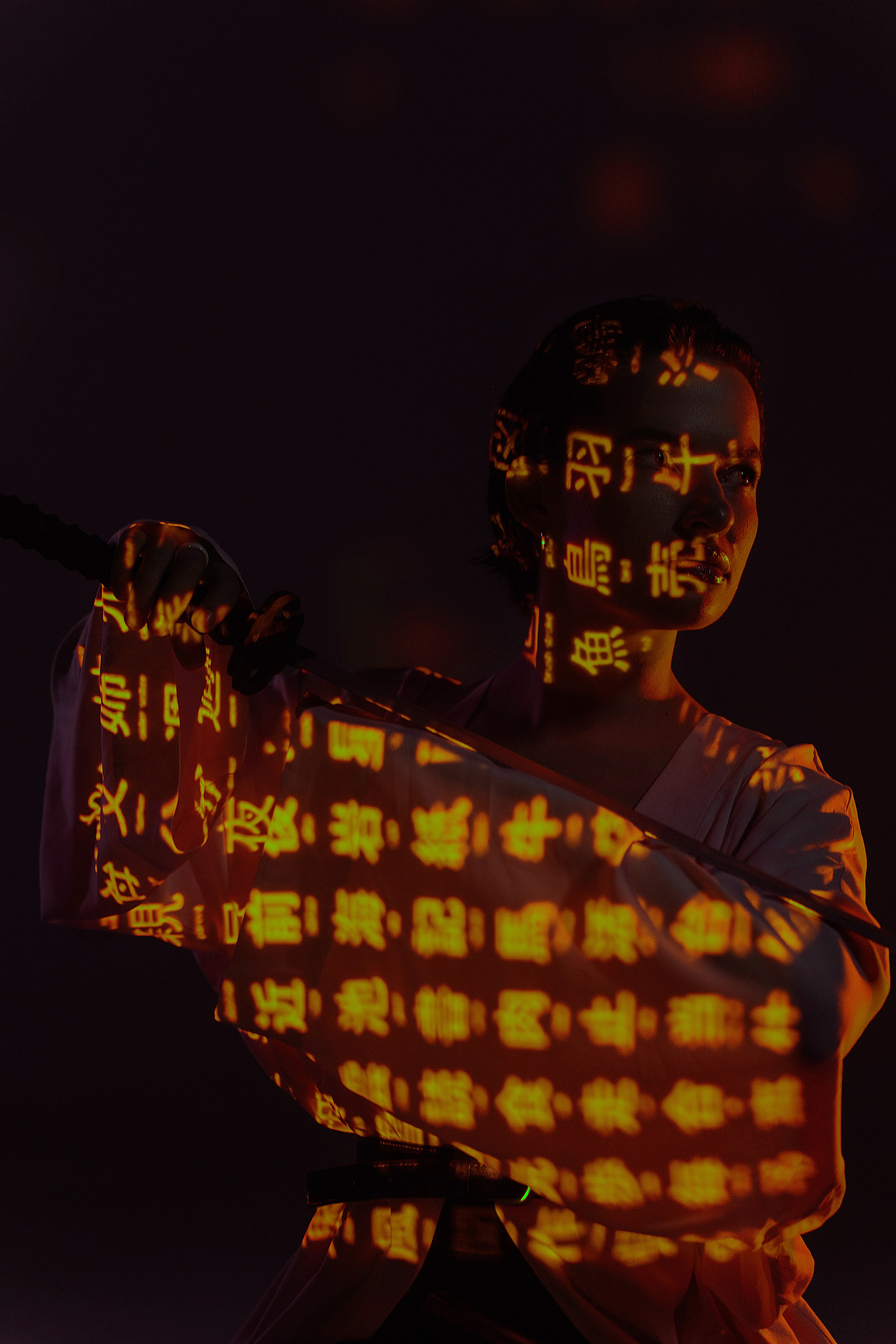 Студийная съемка с цветным светом. Главная