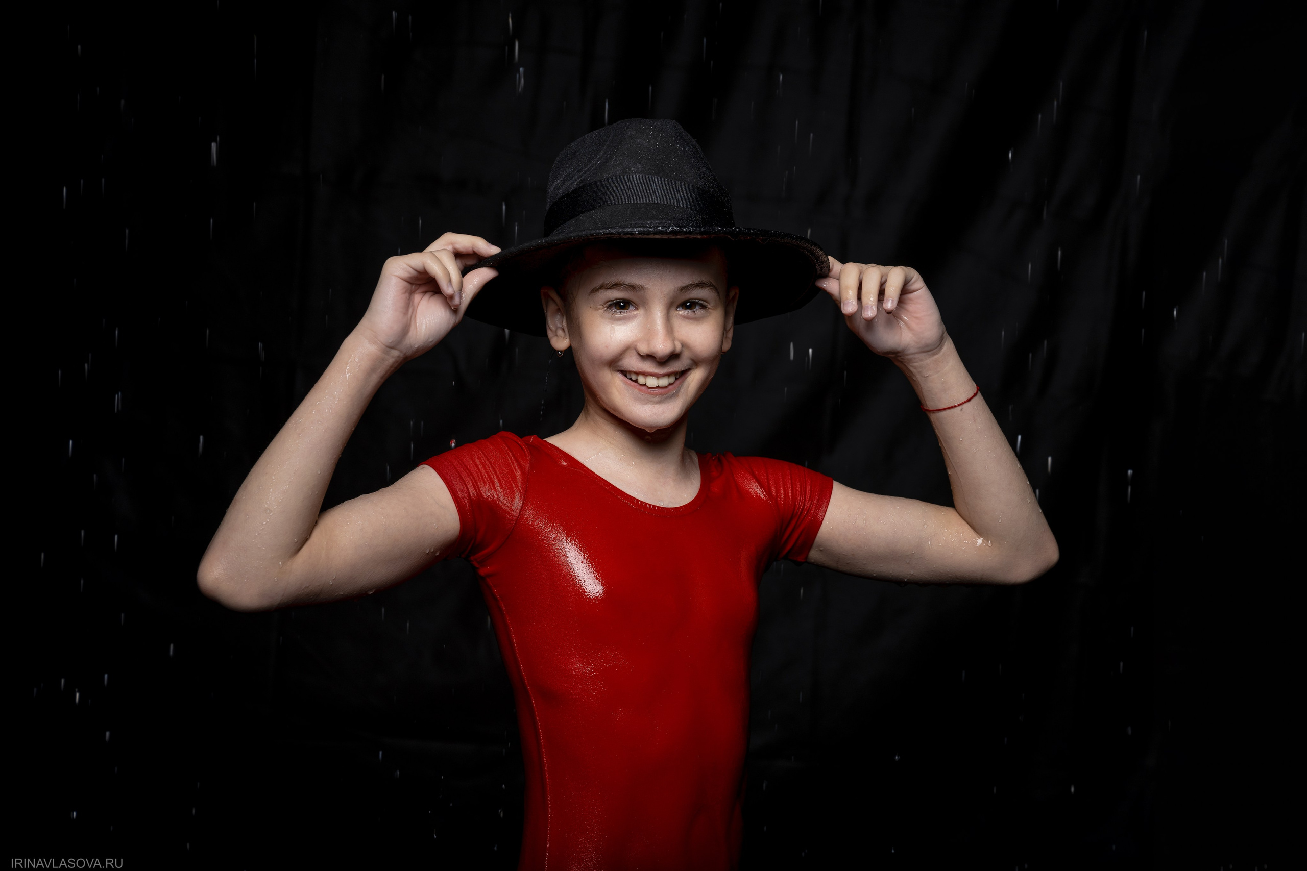 аква фотосессия с водой в студии для танцоров и спортсменов