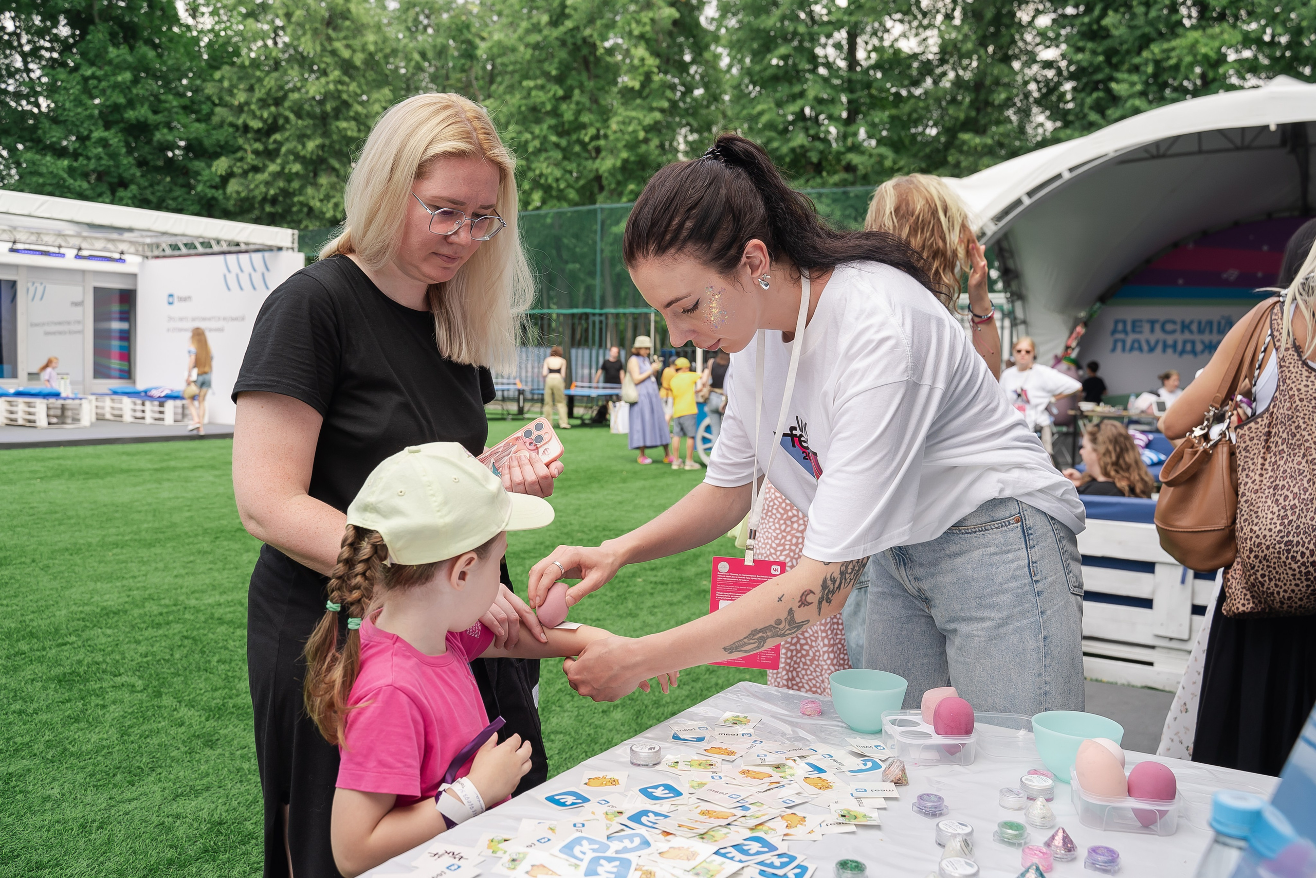 ВК ФЕСТ. Репортажный и свадебный фотограф в Москве