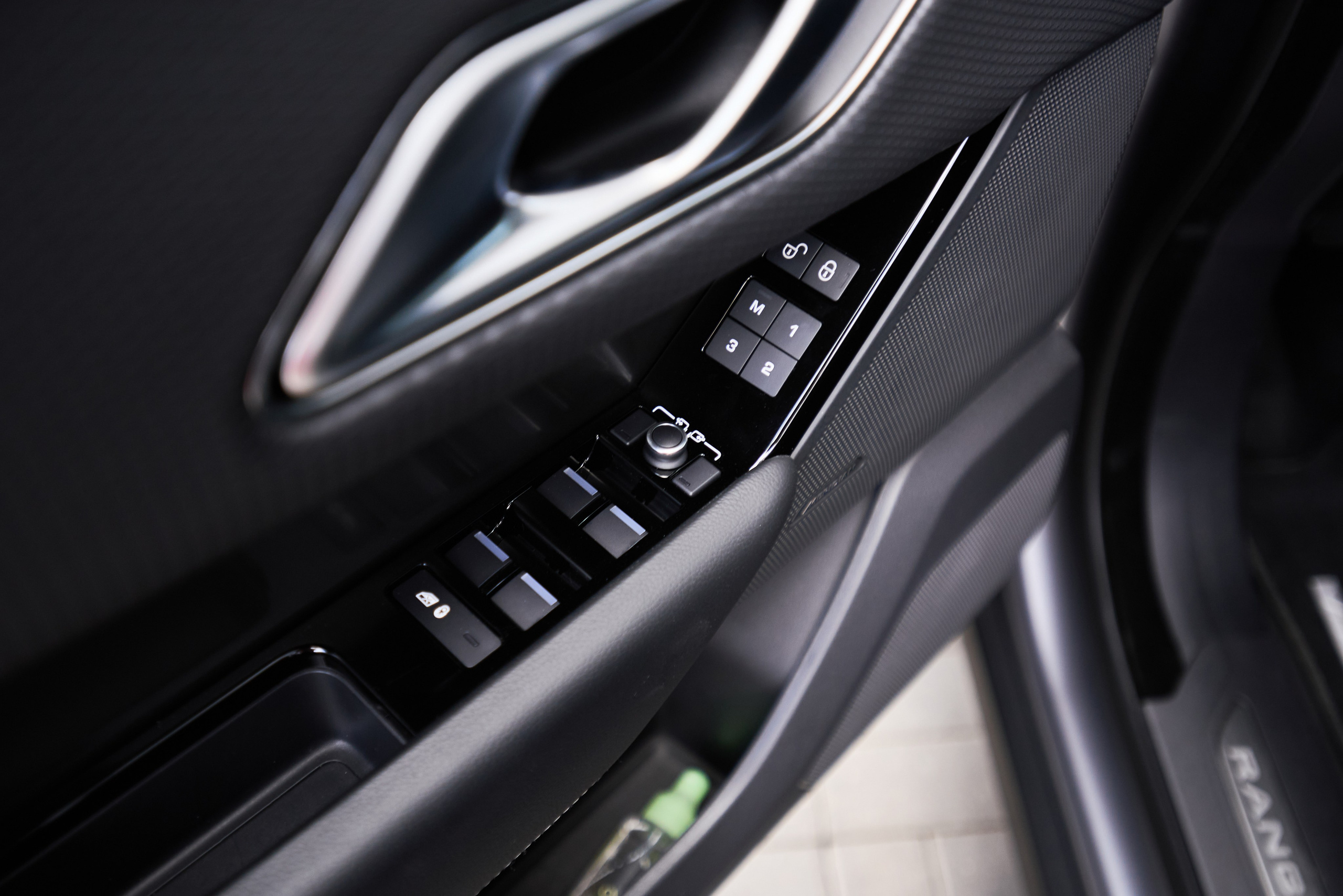 Range Rover Vilar. Автомобильный и интерьерный фотограф в Минске Александр Тагаев