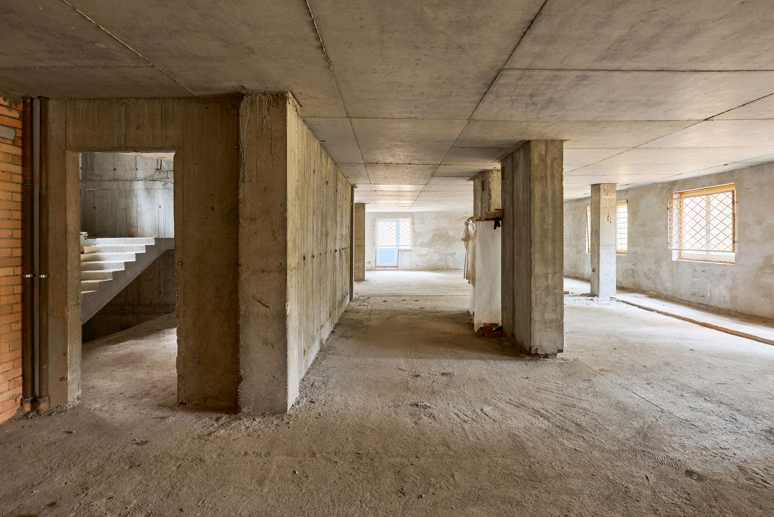 Территория с 4-этажным домом. Автомобильный и интерьерный фотограф в Минске Александр Тагаев