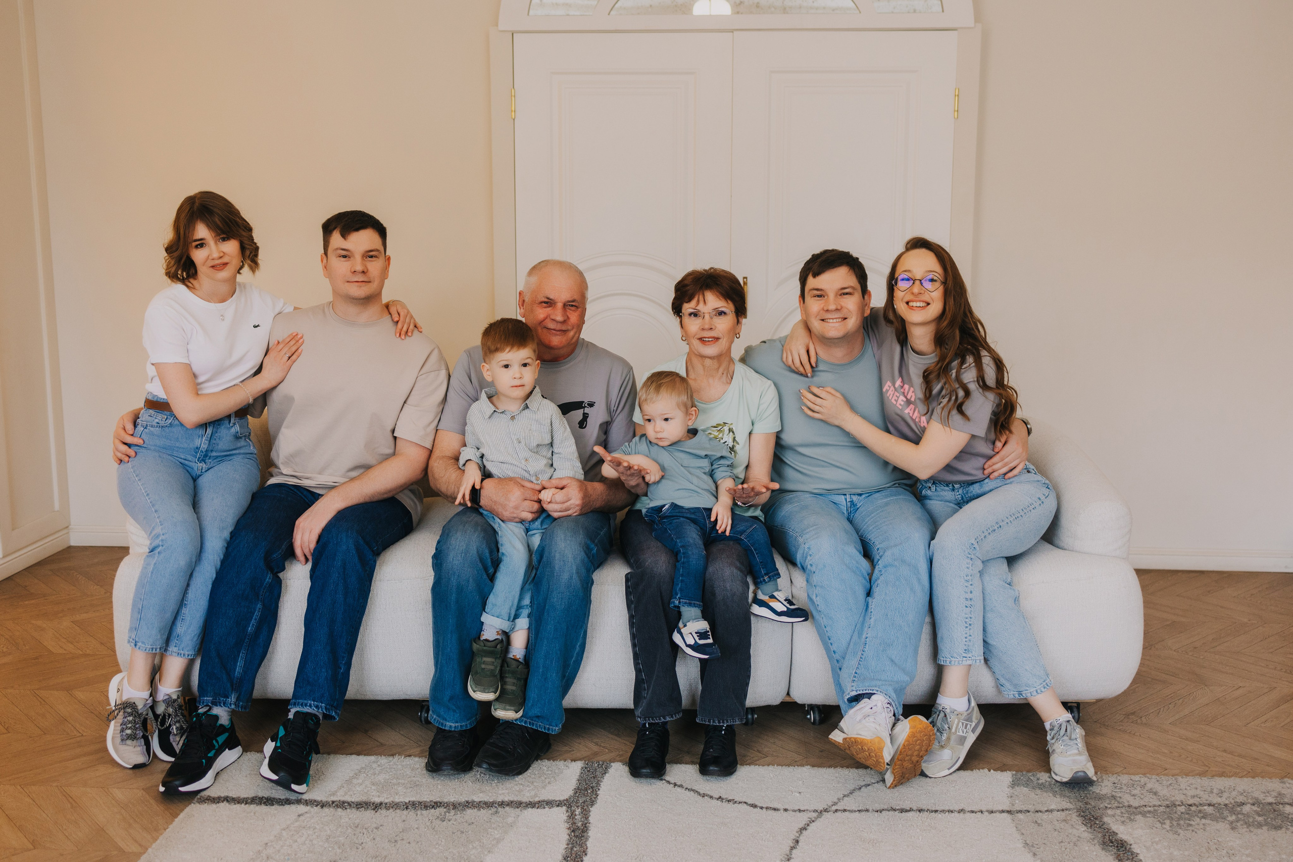 Большая семья. Домашняя фотосессия