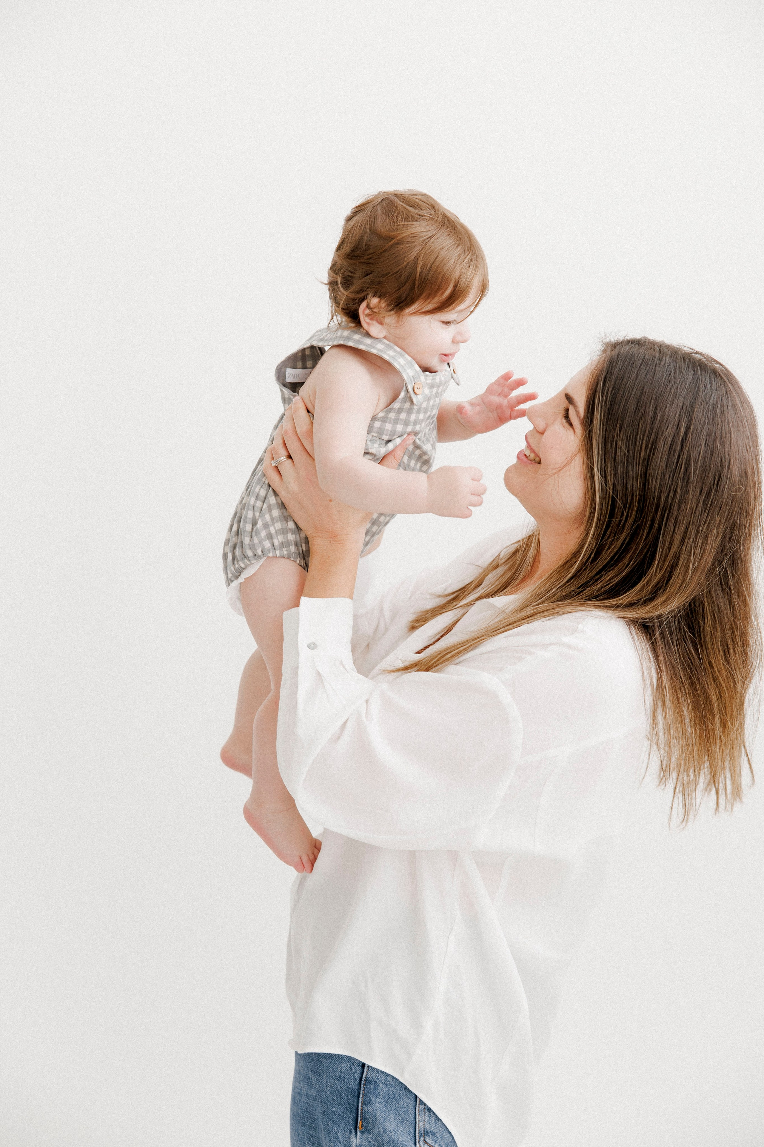 One year inside the White studio. Wedding and family photographer