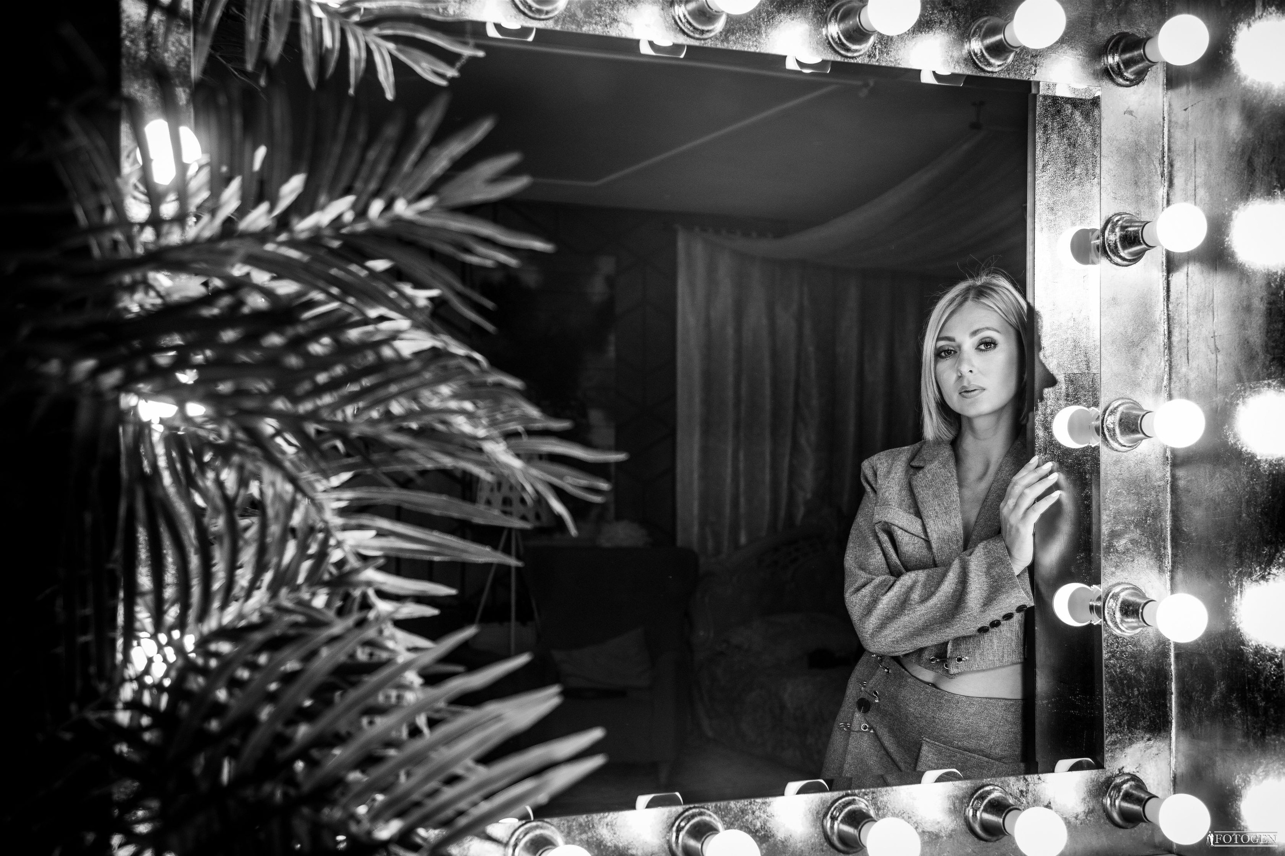 Шарм и уверенность: Индивидуальные фотосессии в Fotogen. Интерьерная фотостудия FOTOGEN г. Краснодар